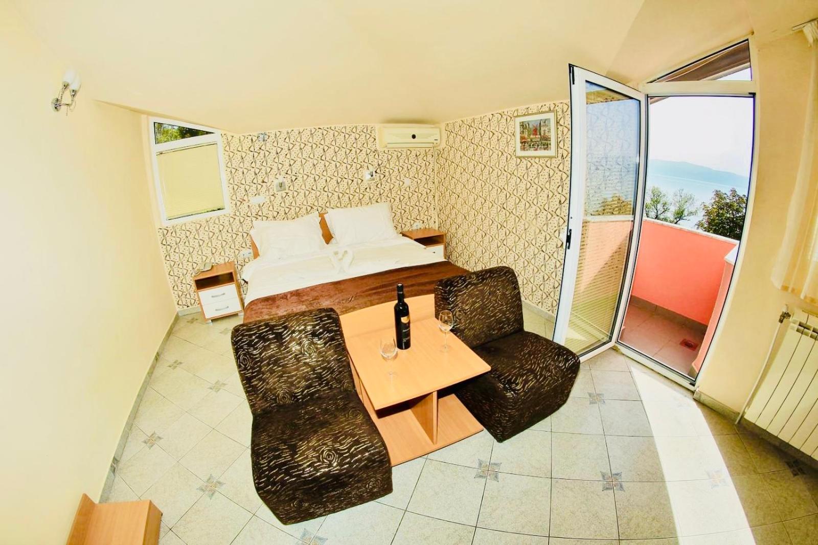Double Room - Photo 11