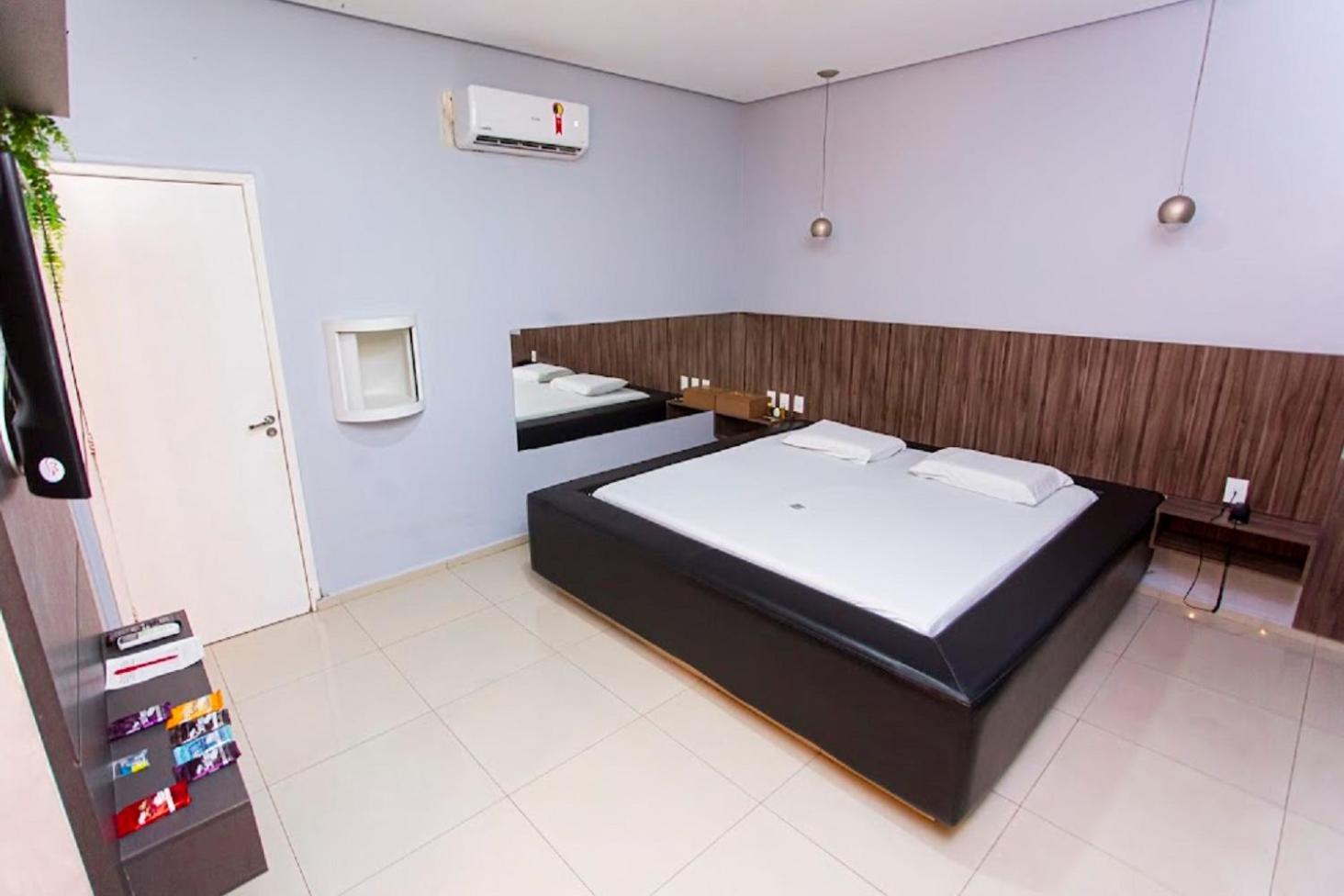 Queen Suite with Spa Bath photo 1