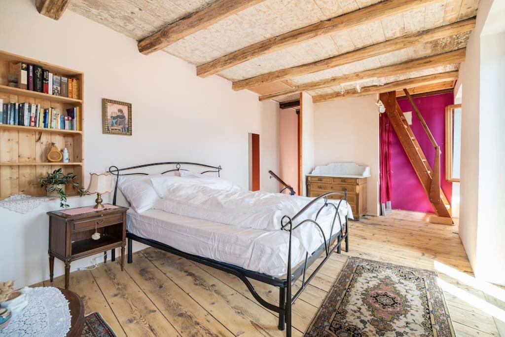 One-Bedroom House photo 1