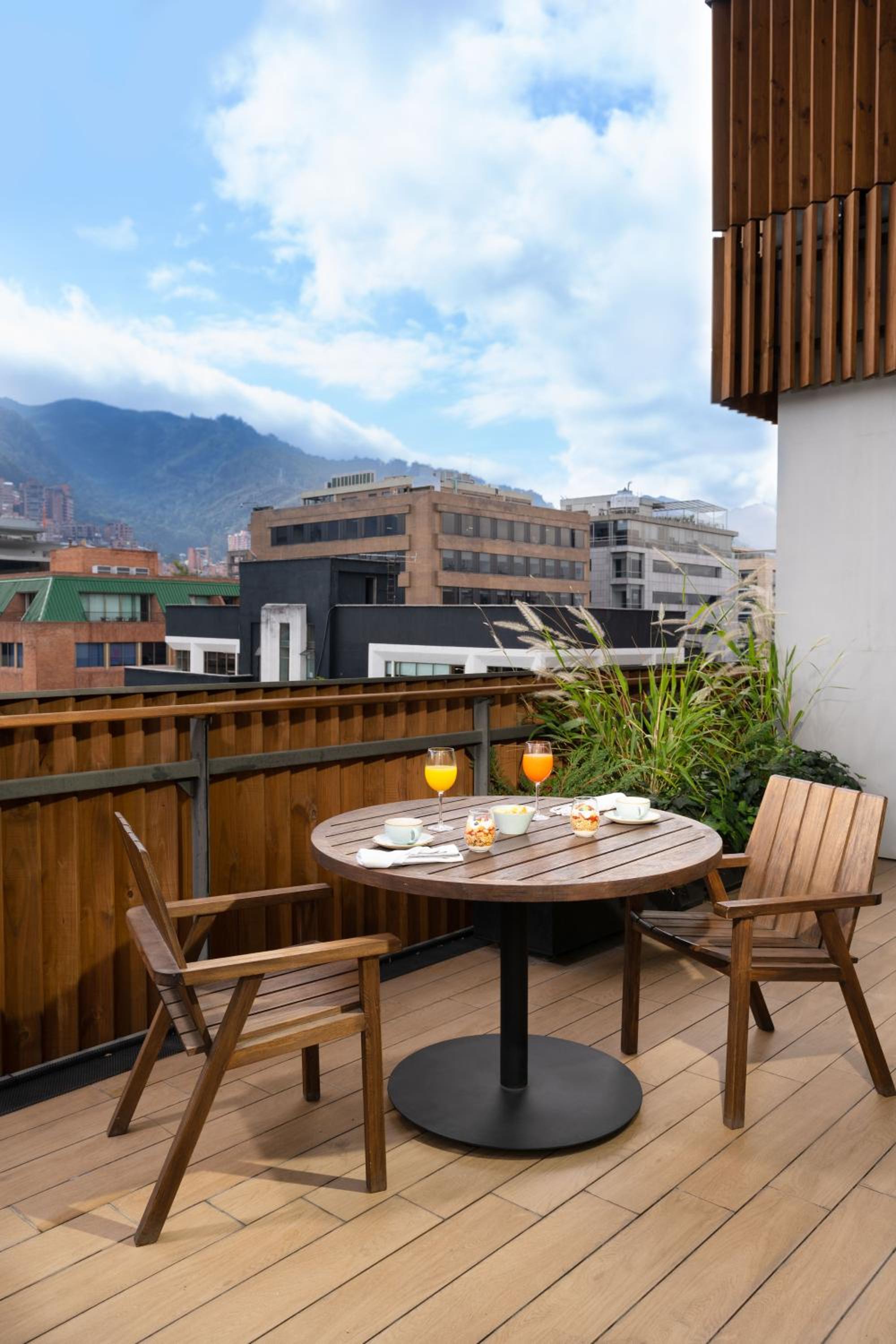 Premier King Apartasuite with Mountain View - Photo 8