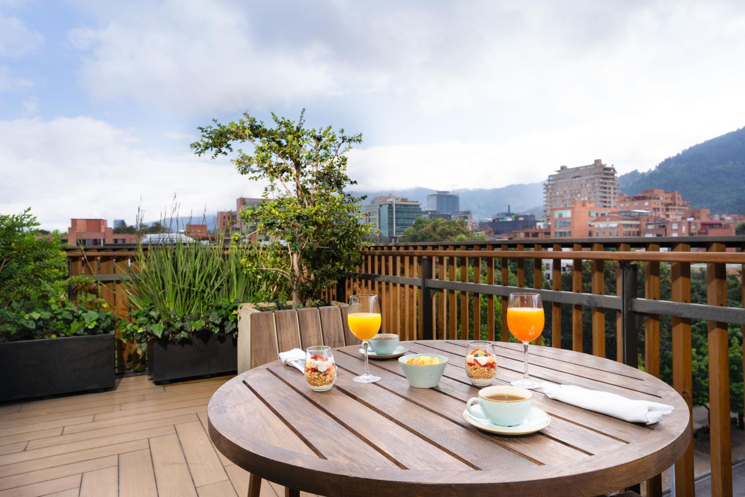 Deluxe King Apartasuite with View - Photo 19