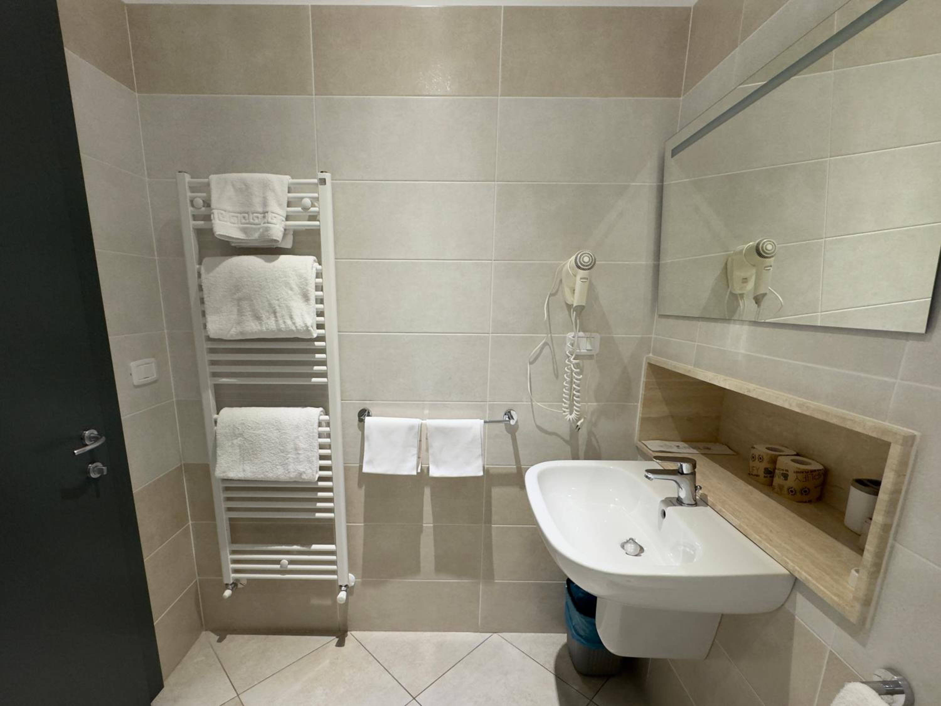 Superior Double Room - Photo 7