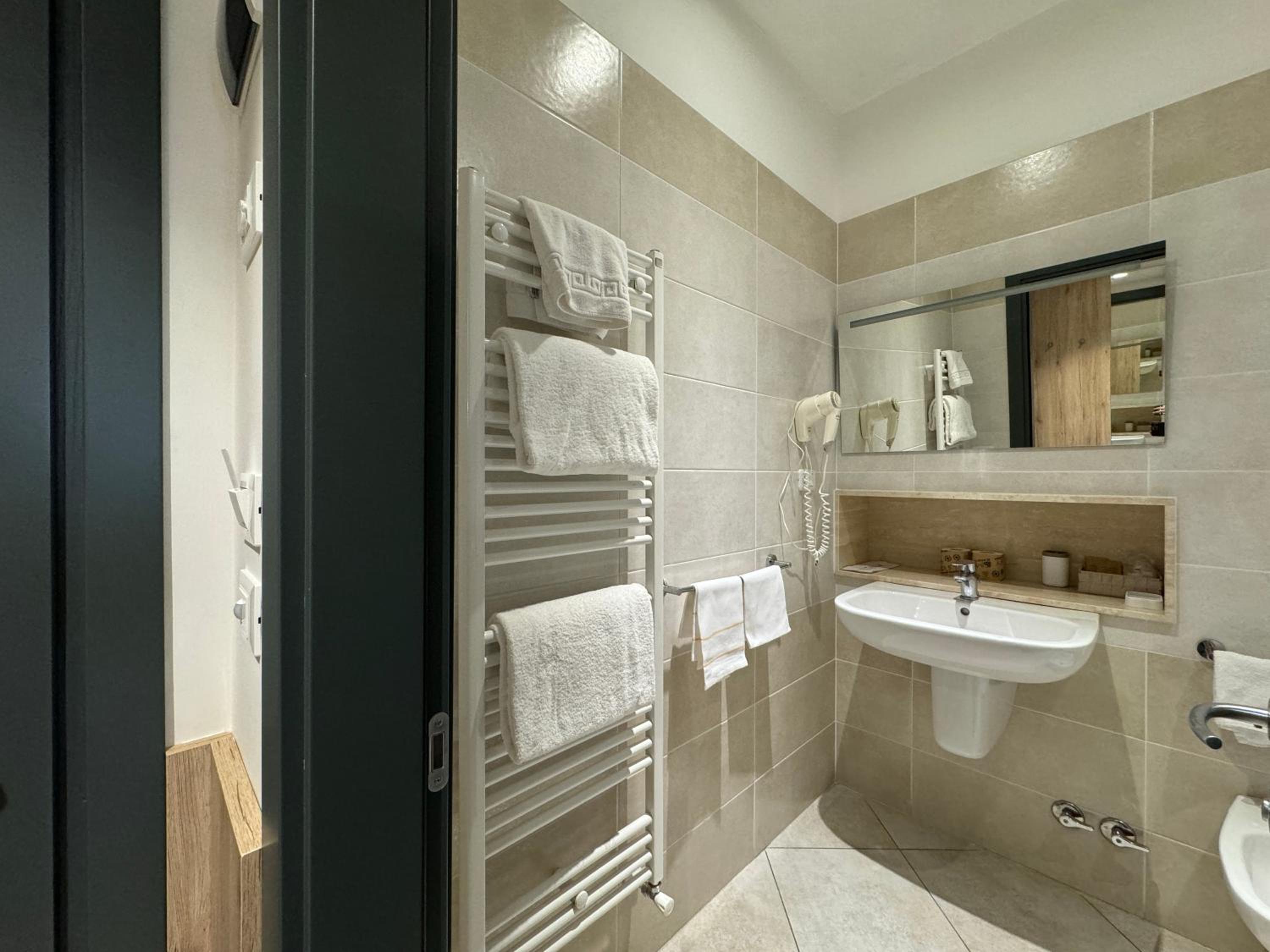 Superior Double Room - Photo 4