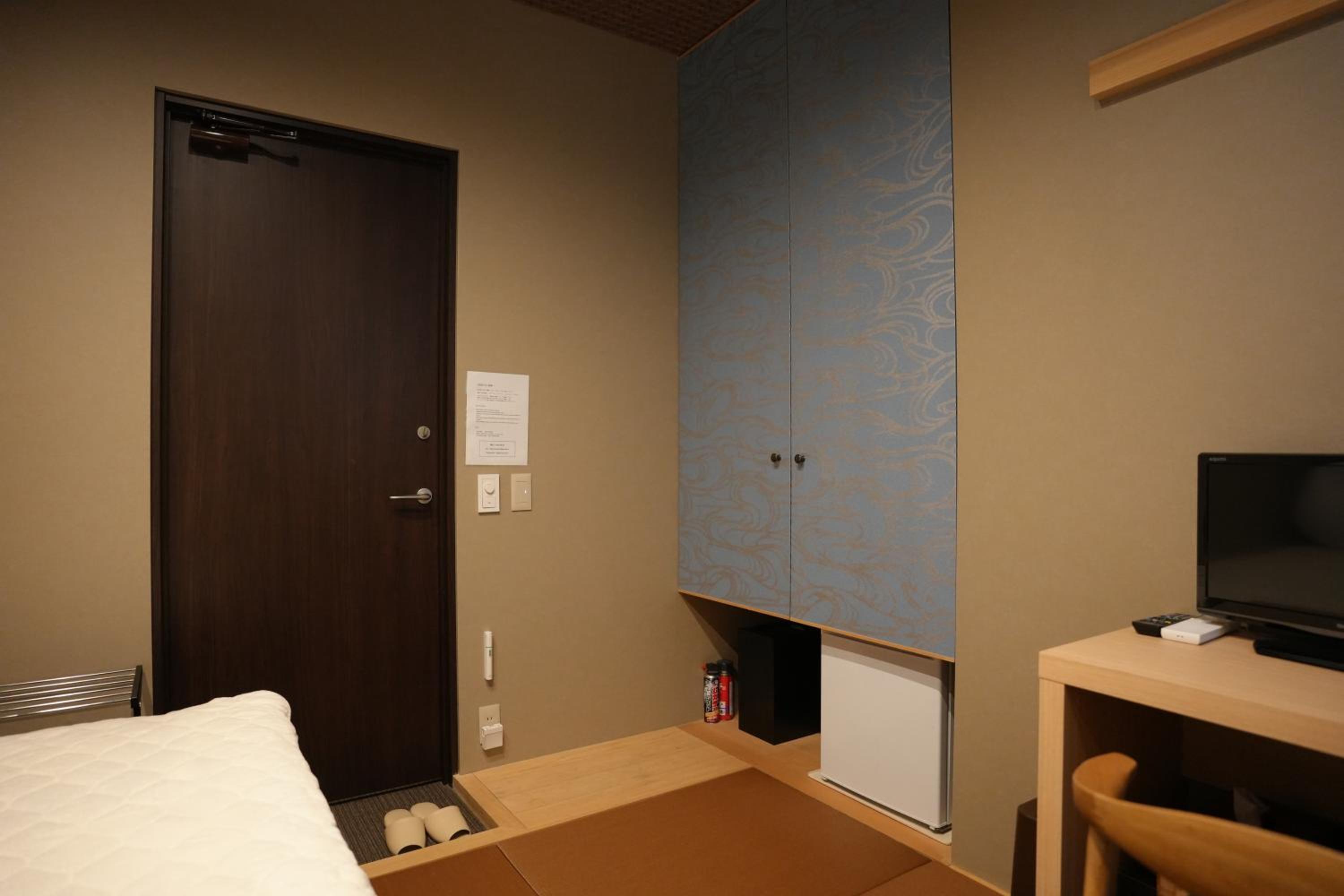 Economy Twin Room photo 2