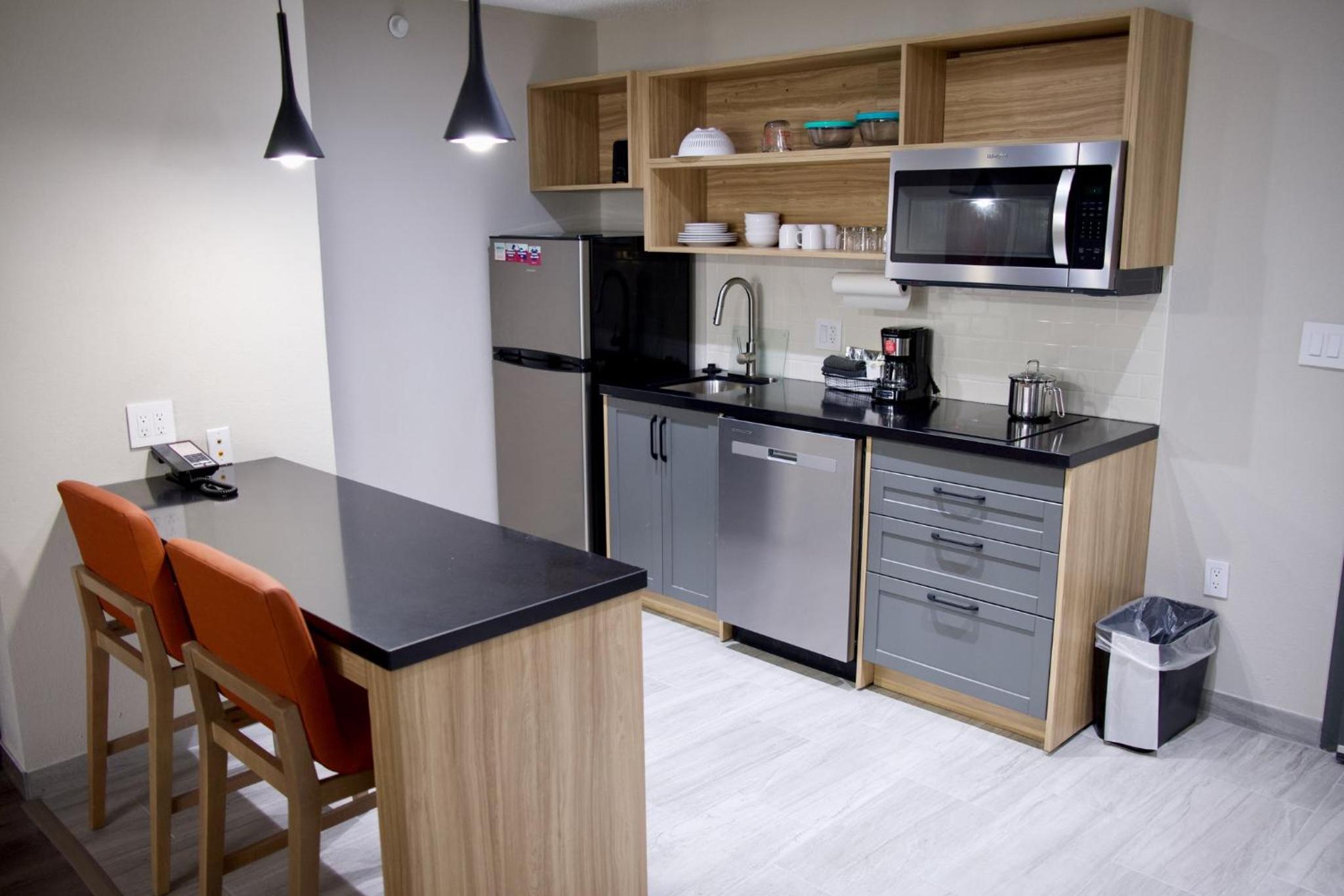 One-Bedroom Suite with Kitchen Area - Photo 2