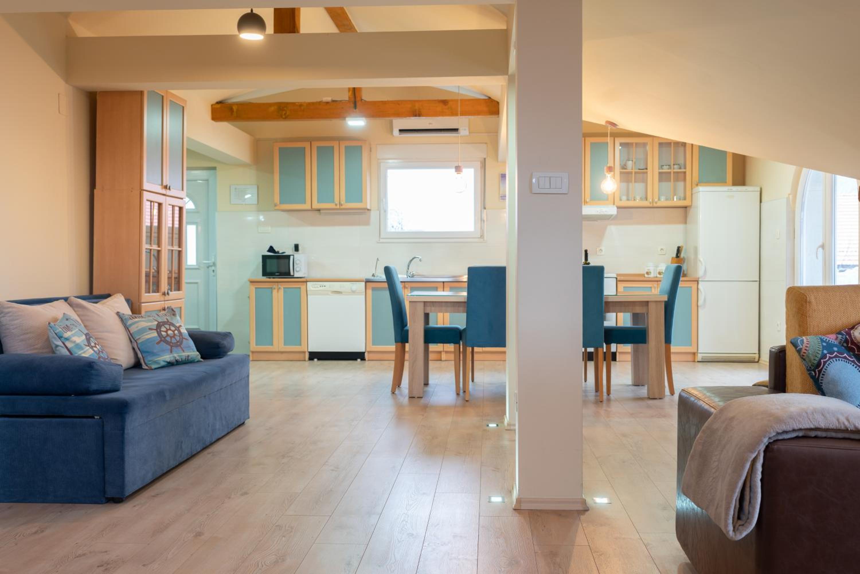 Apartment with Balcony - Photo 24
