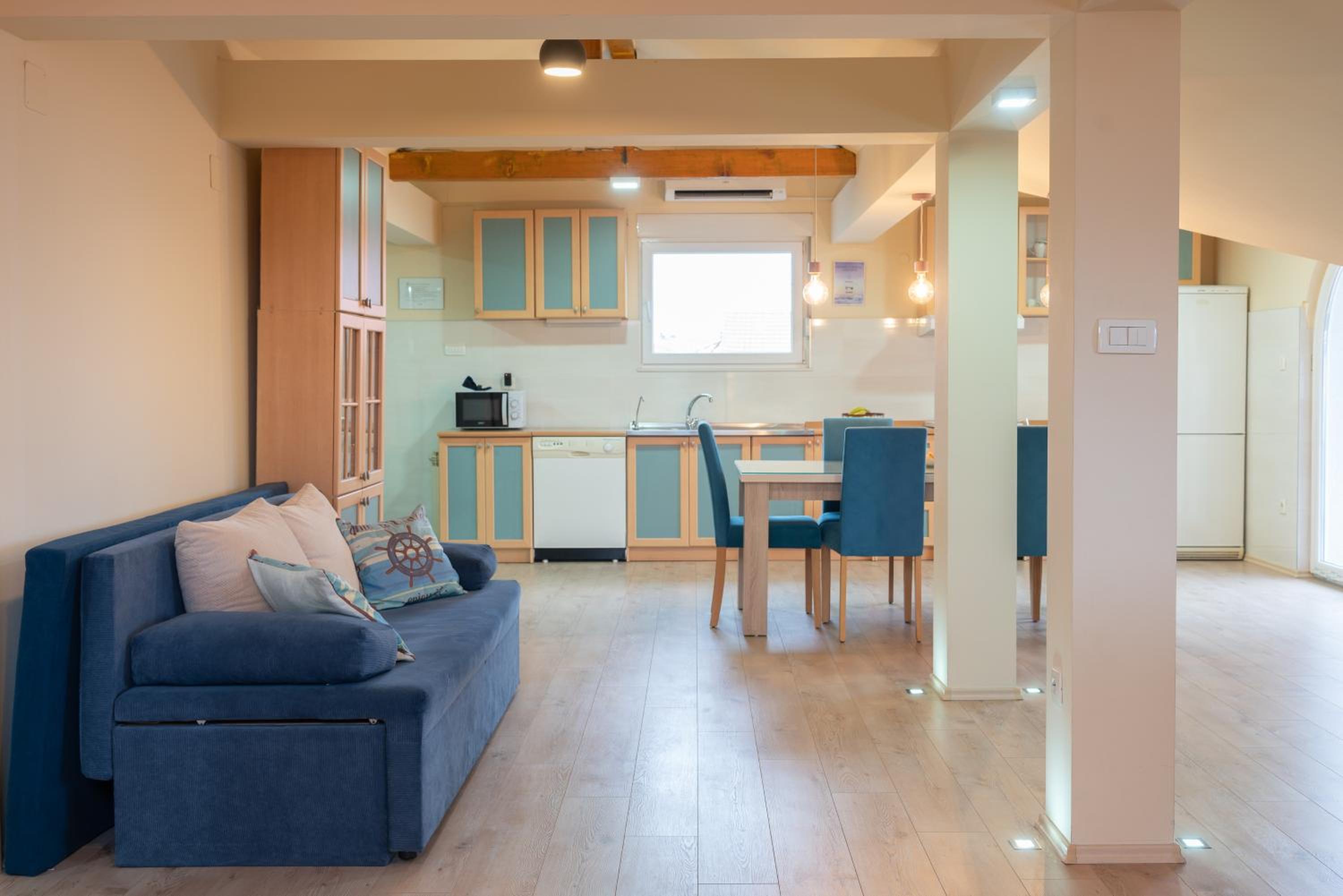 Apartment with Balcony - Photo 20