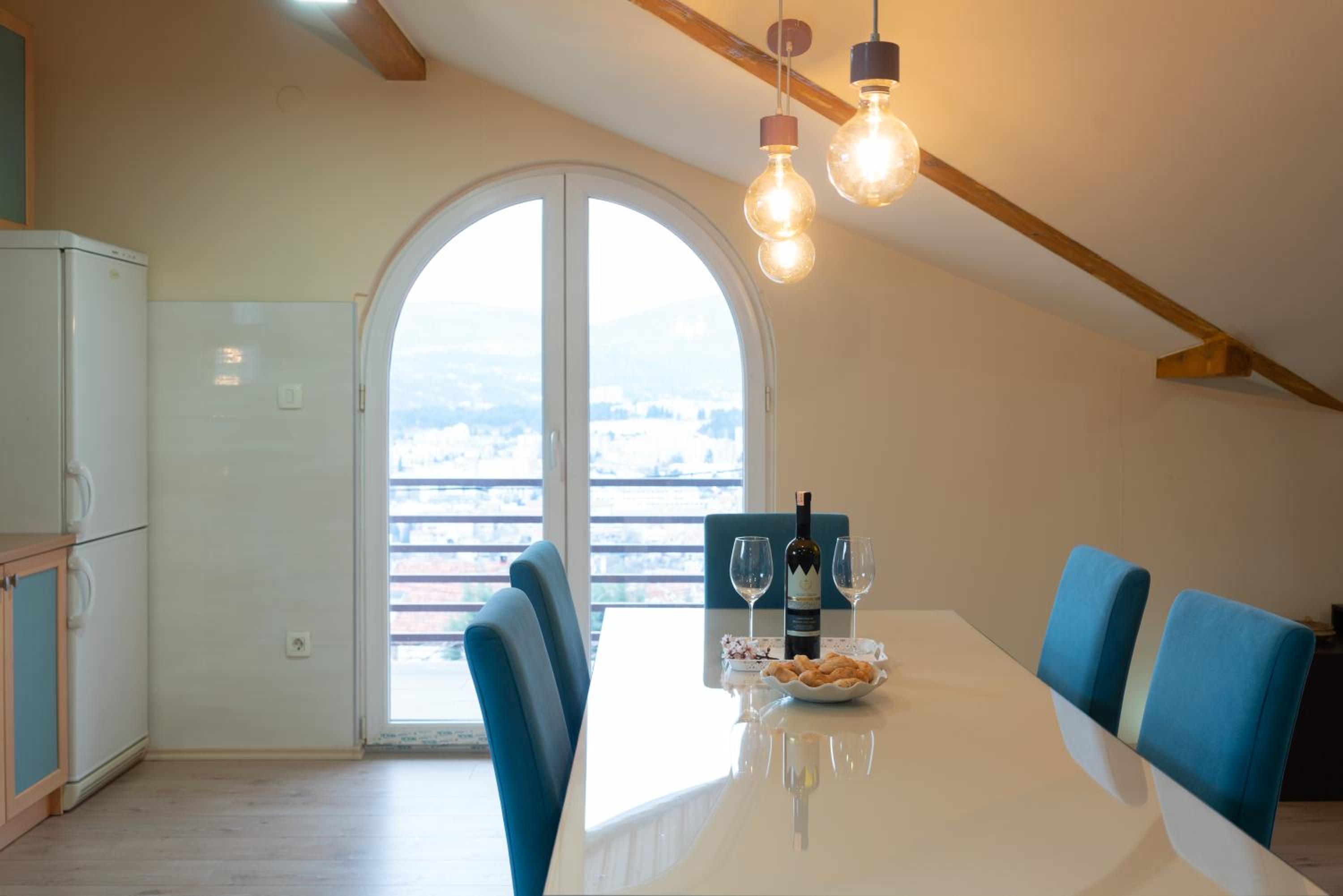Apartment with Balcony - Photo 34