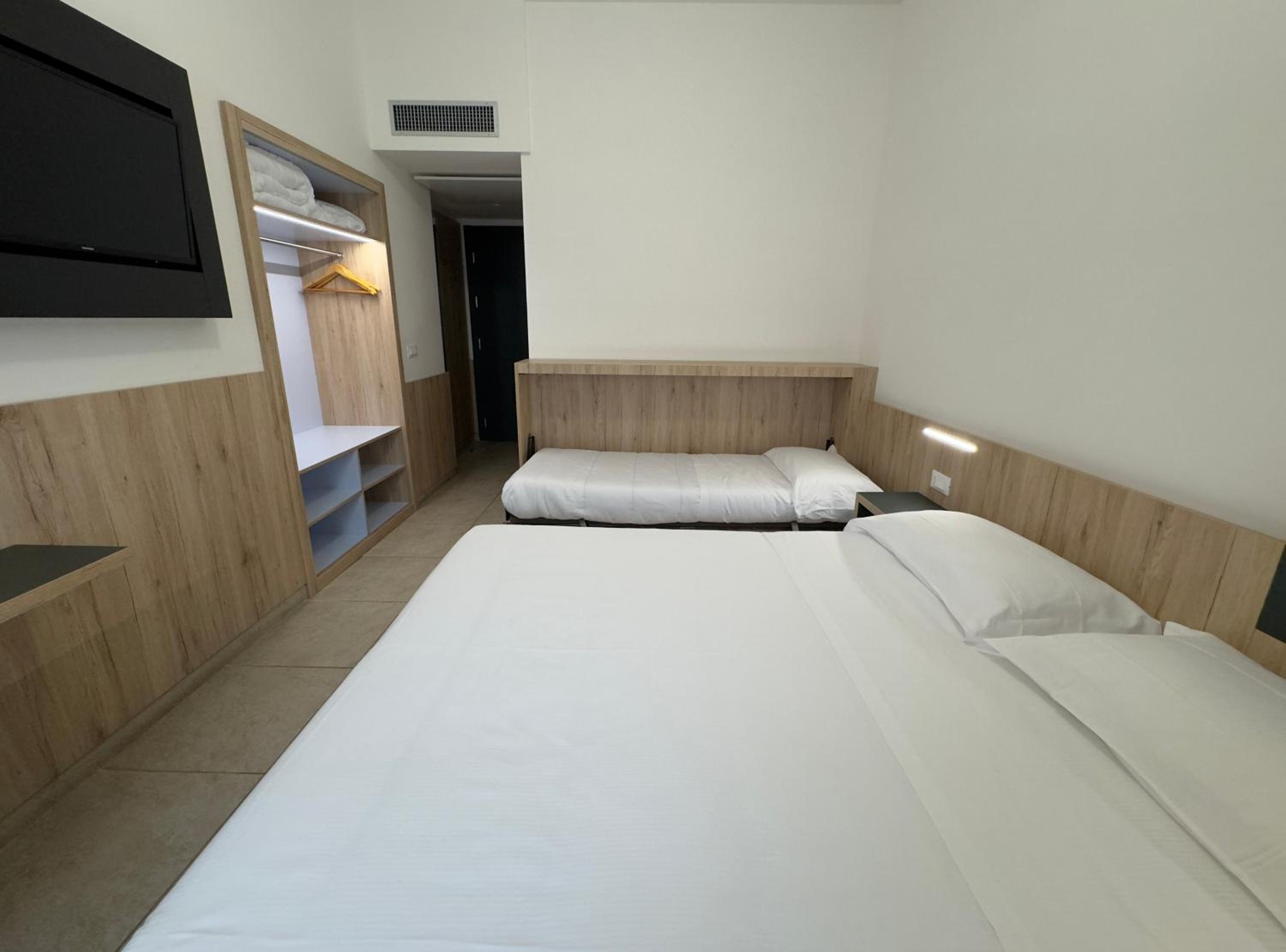 Superior Triple Room - Photo 4