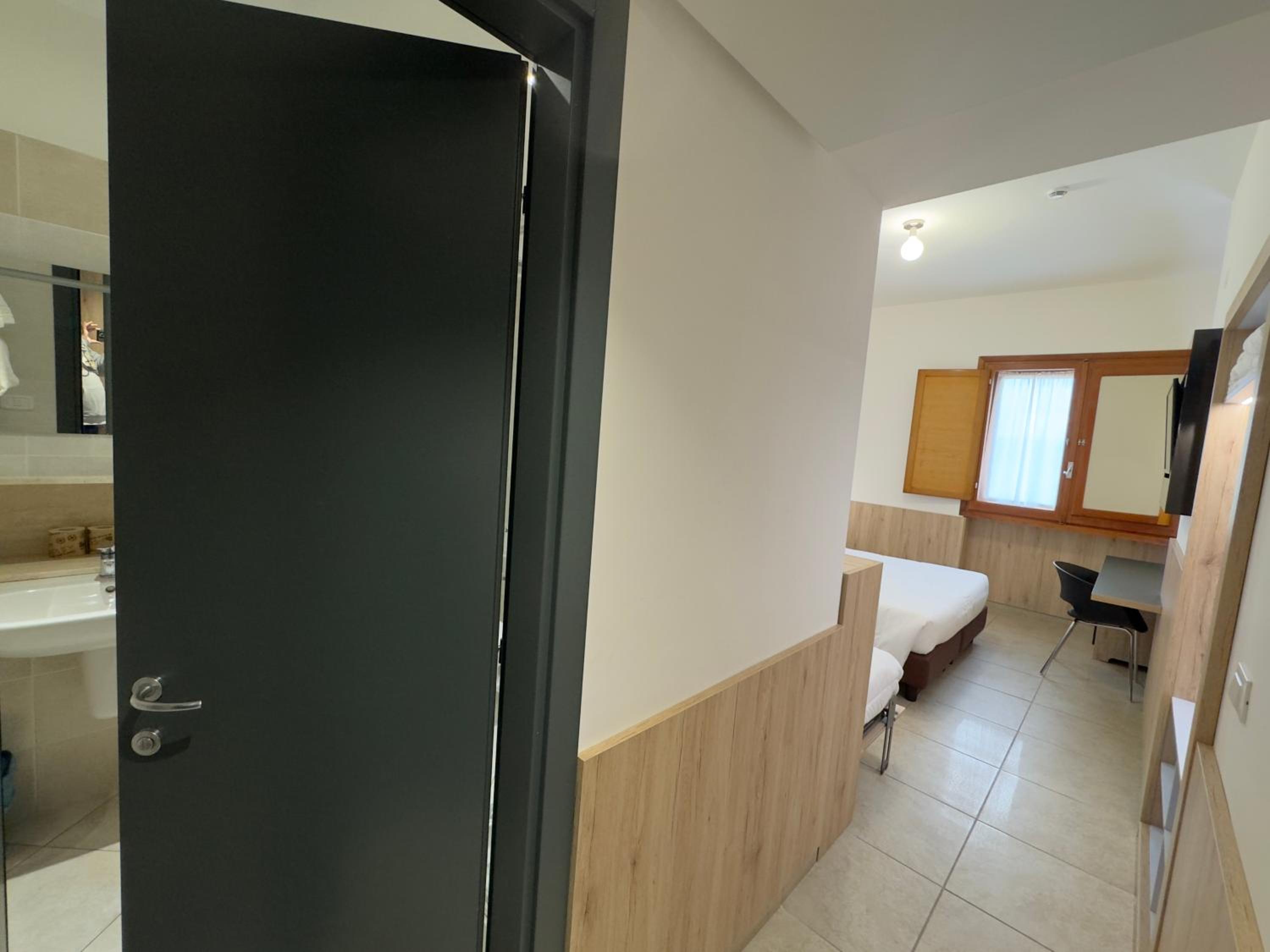 Superior Triple Room - Photo 8