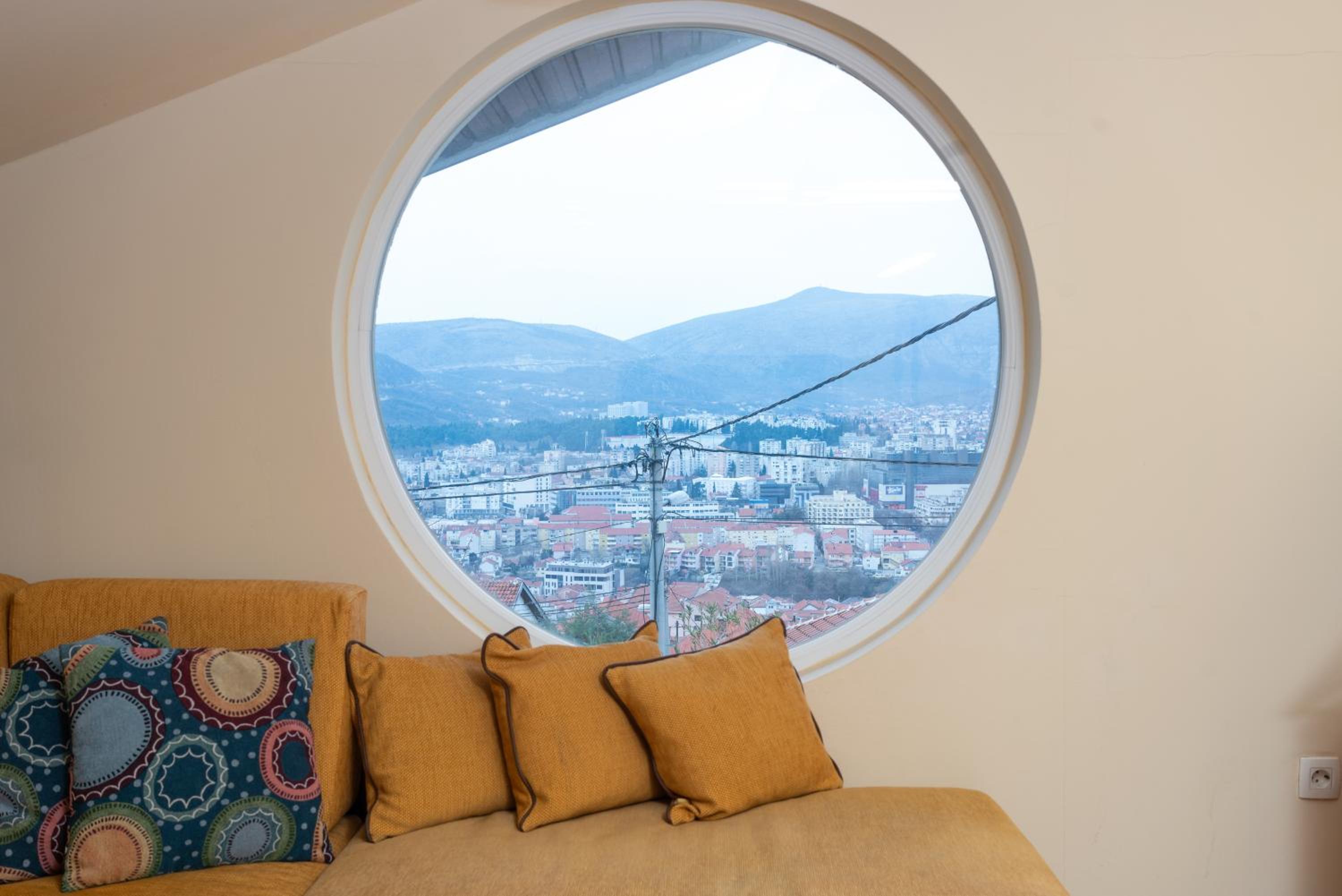 Apartment with Balcony - Photo 35