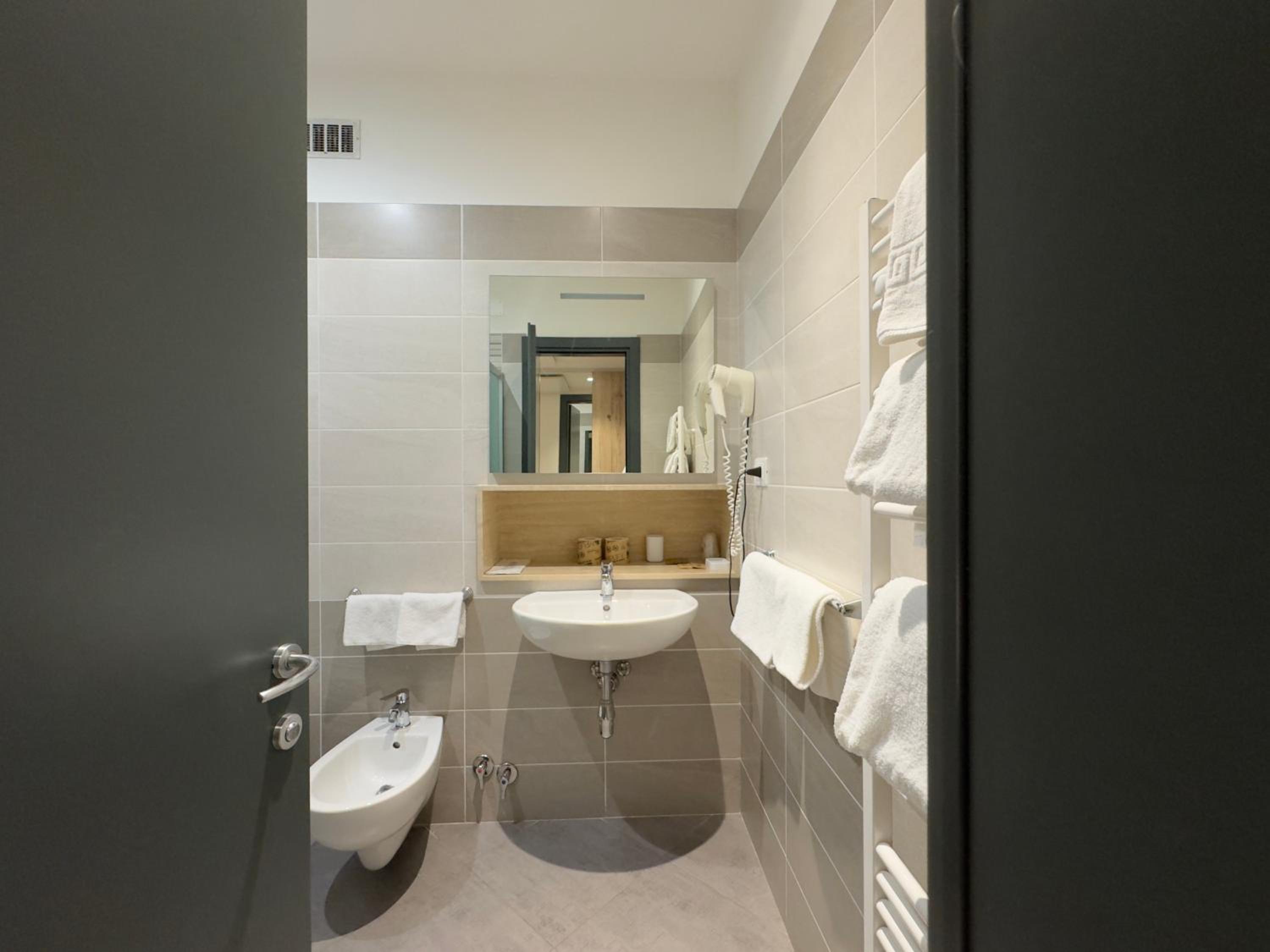 Superior Quadruple Room - Photo 4