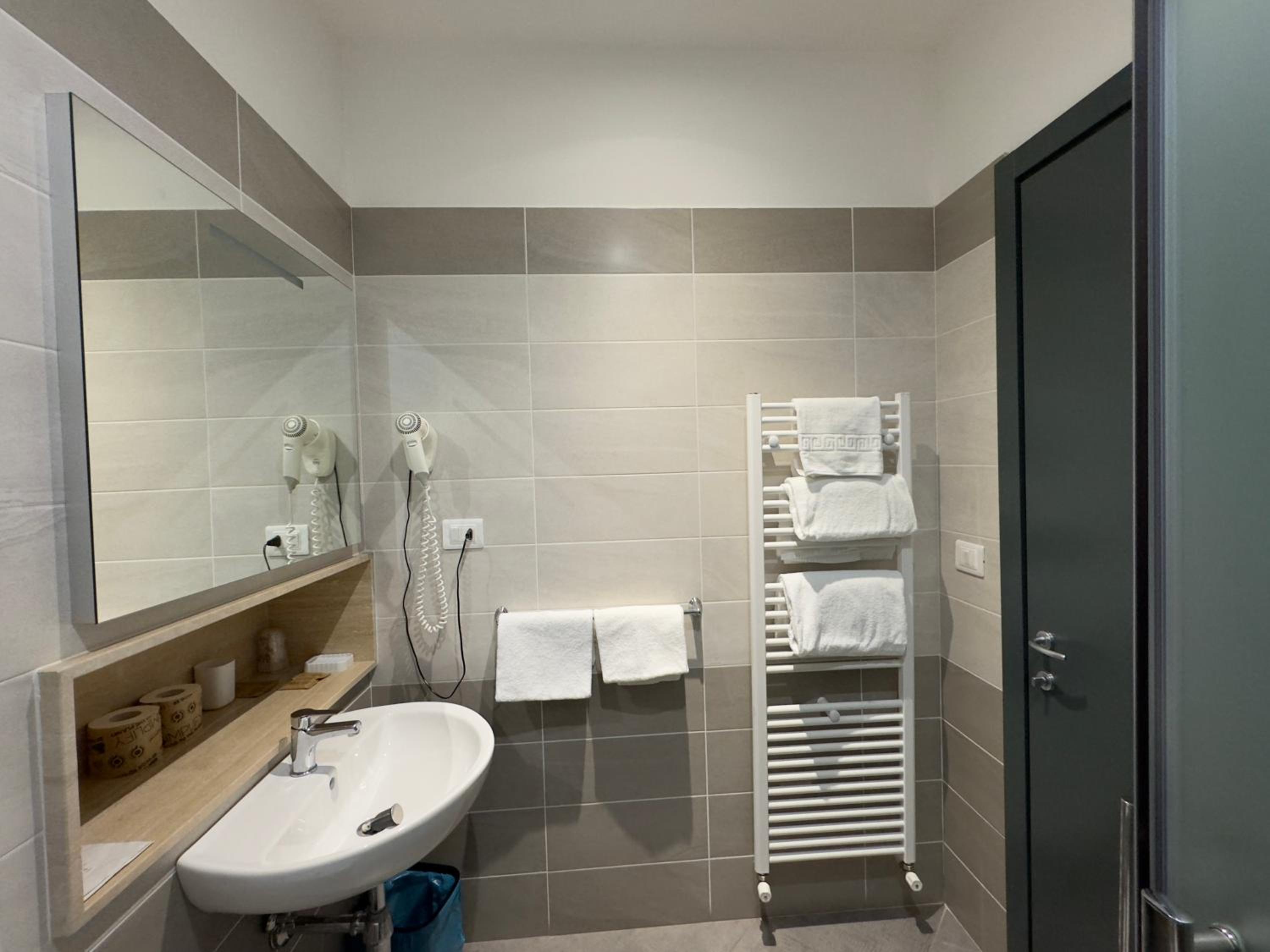 Superior Quadruple Room - Photo 5