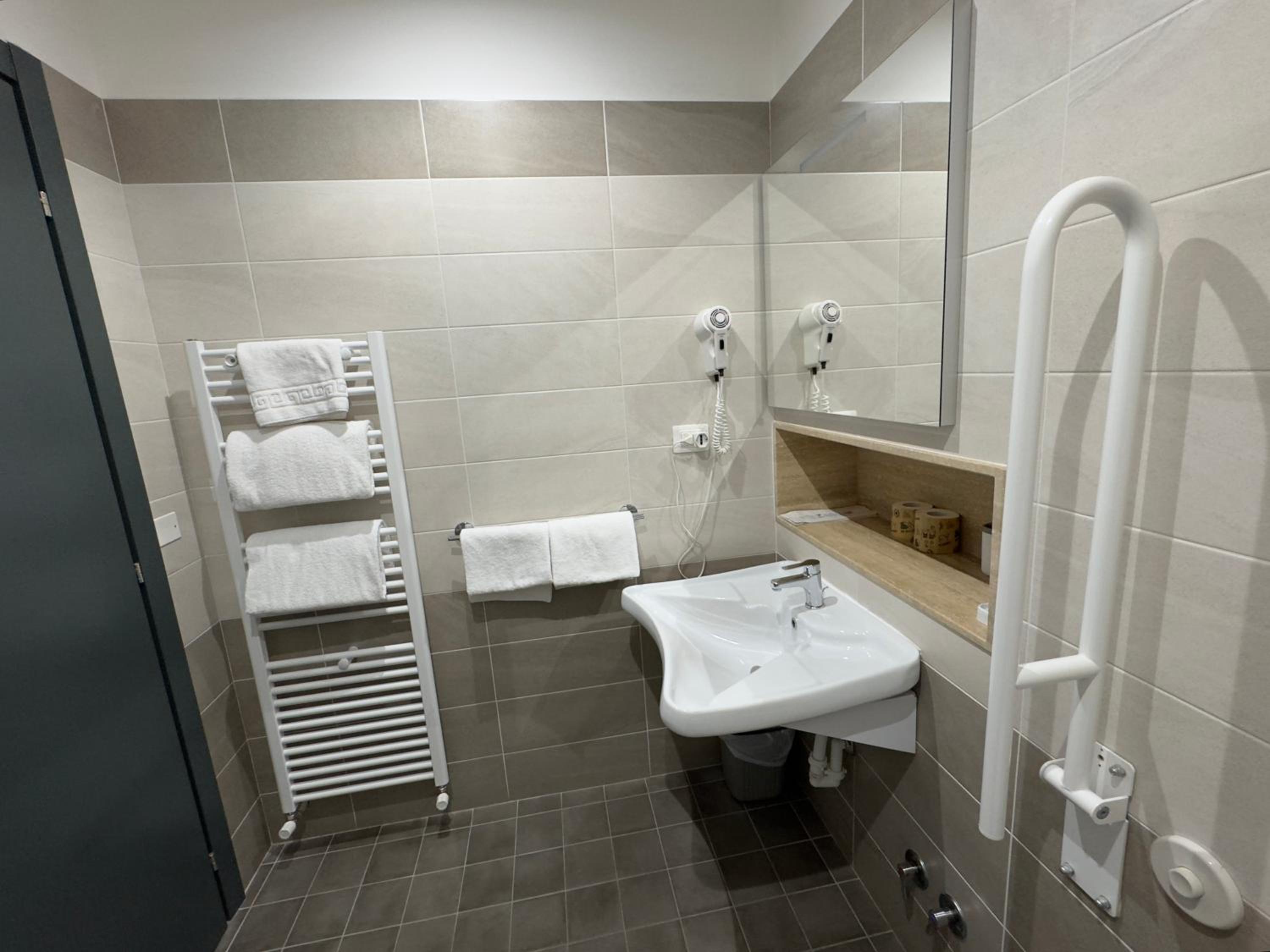 King Room - Disability Access - Photo 4