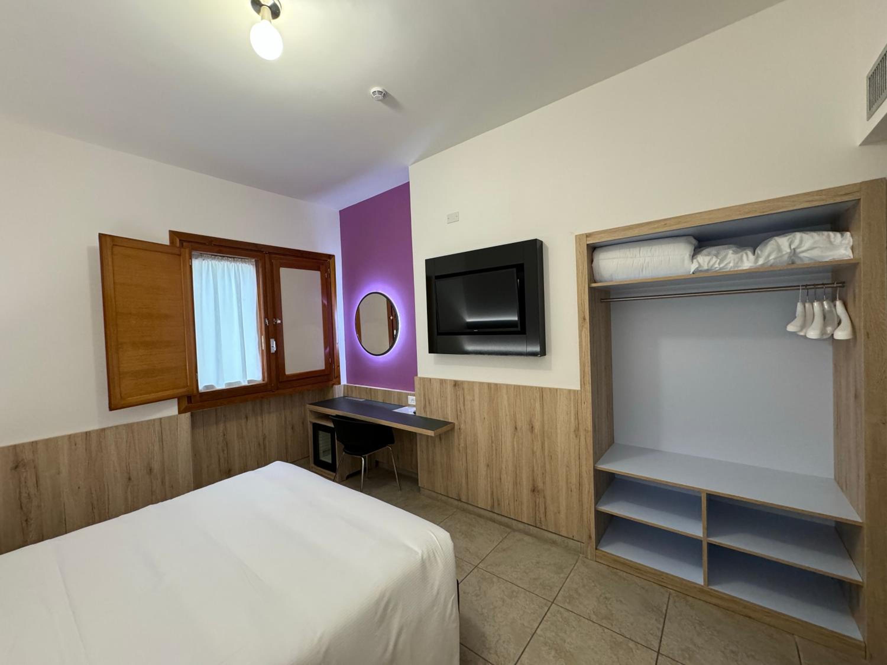 King Room - Disability Access - Photo 3