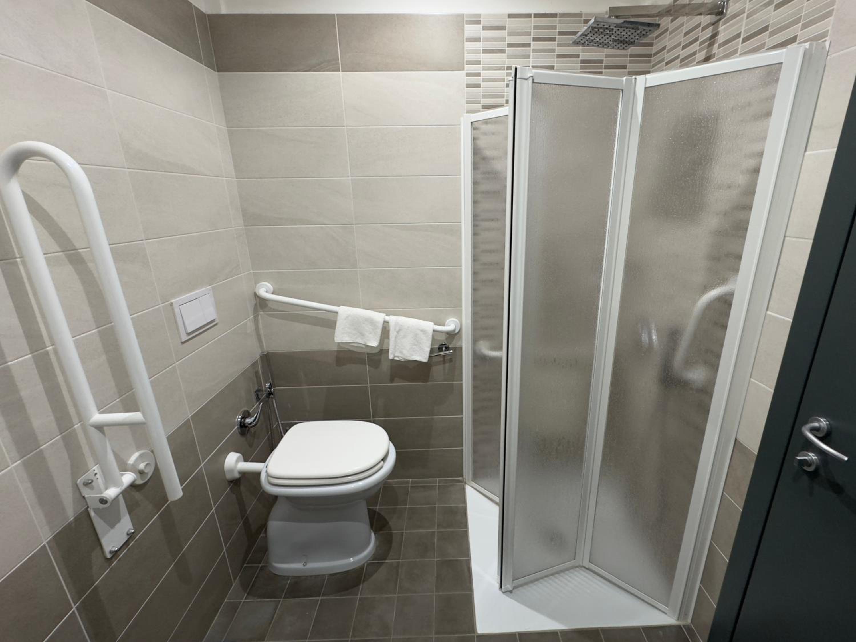 King Room - Disability Access - Photo 5