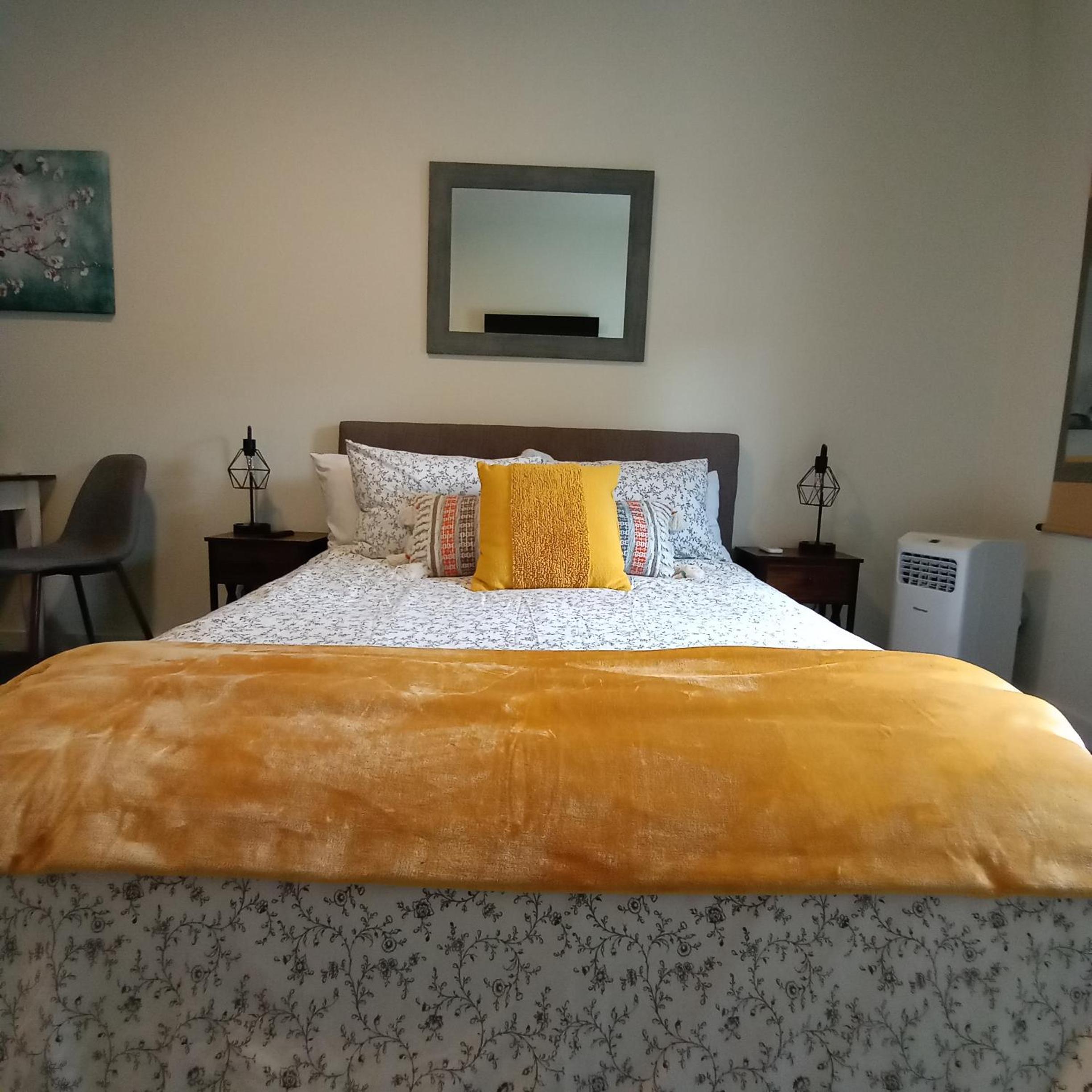 Queen Room photo 1