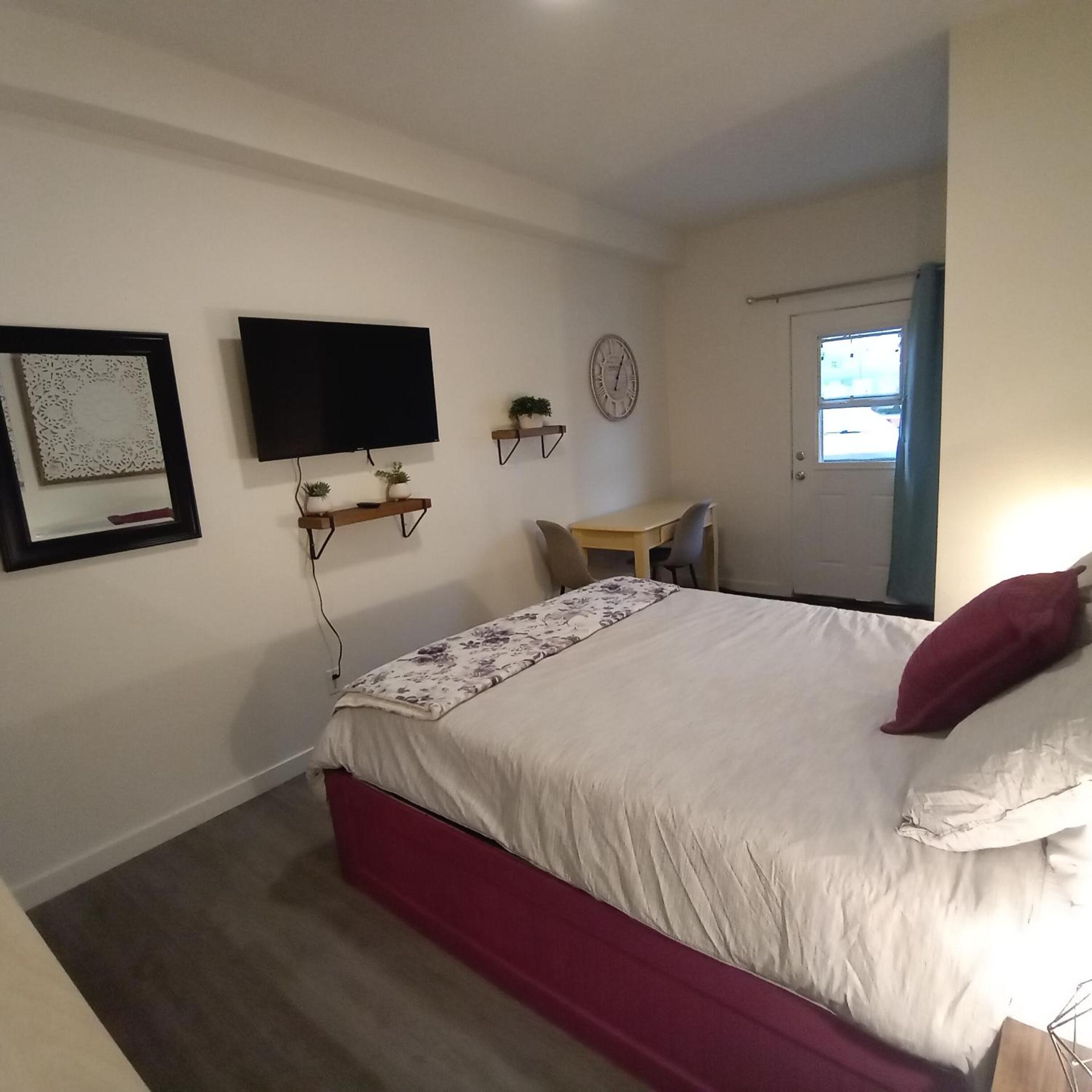 Queen Room photo 1