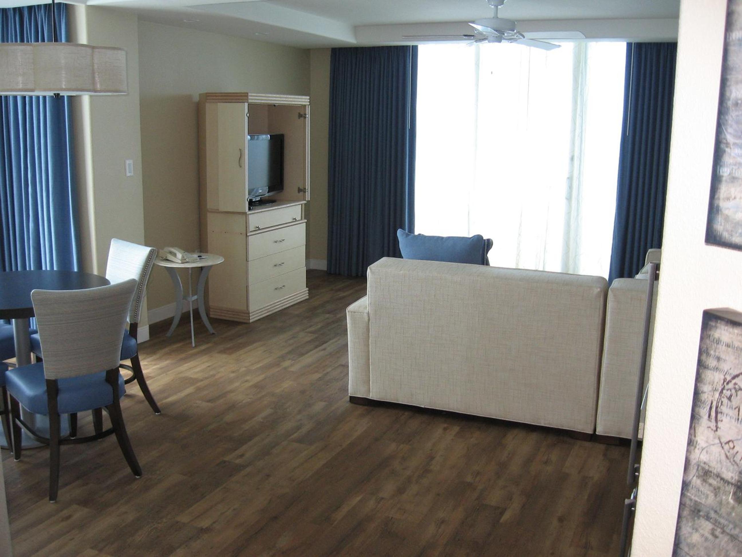 One-Bedroom Suite with Beach View - Photo 2