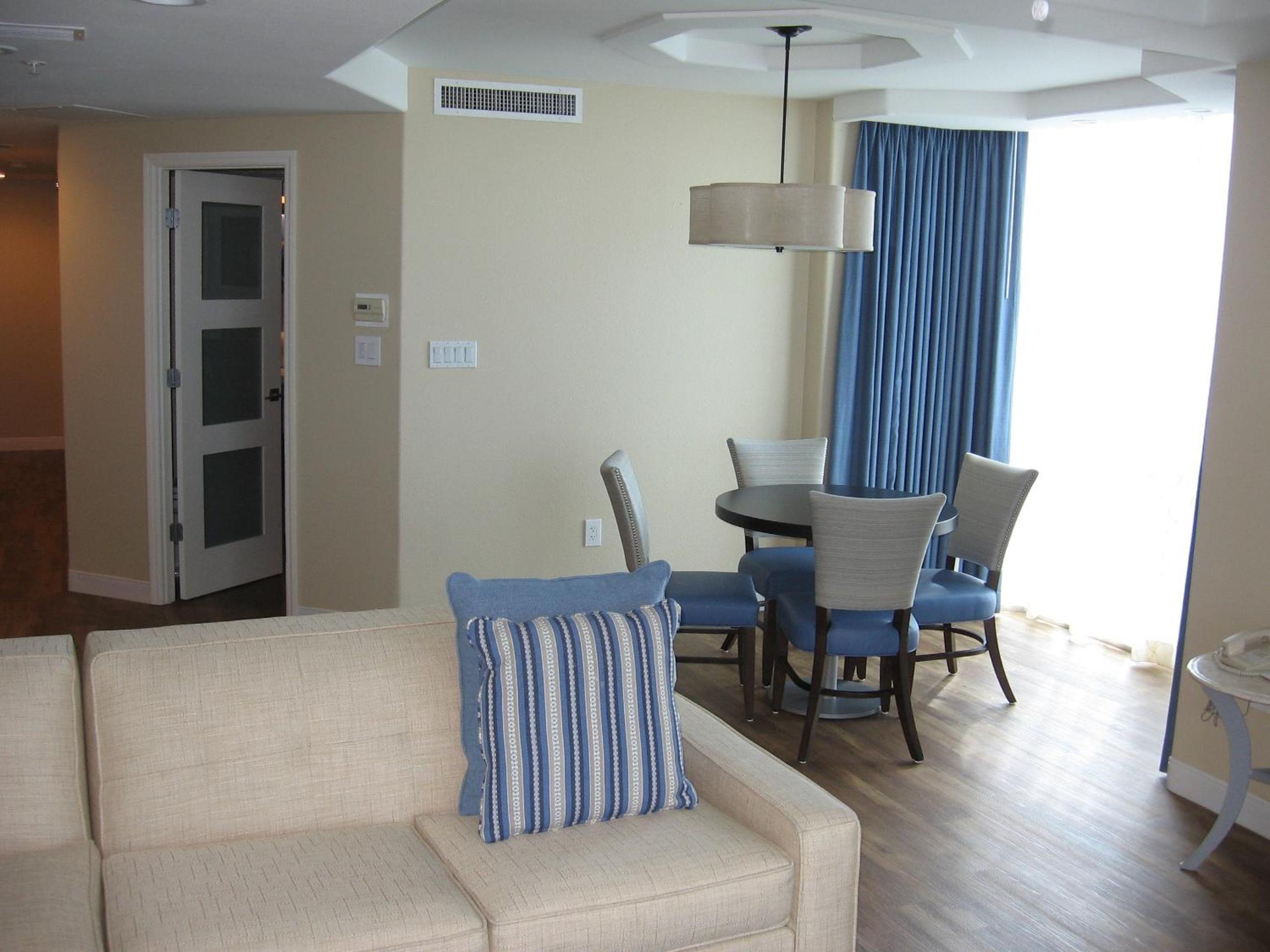 One-Bedroom Suite with Beach View - Photo 3