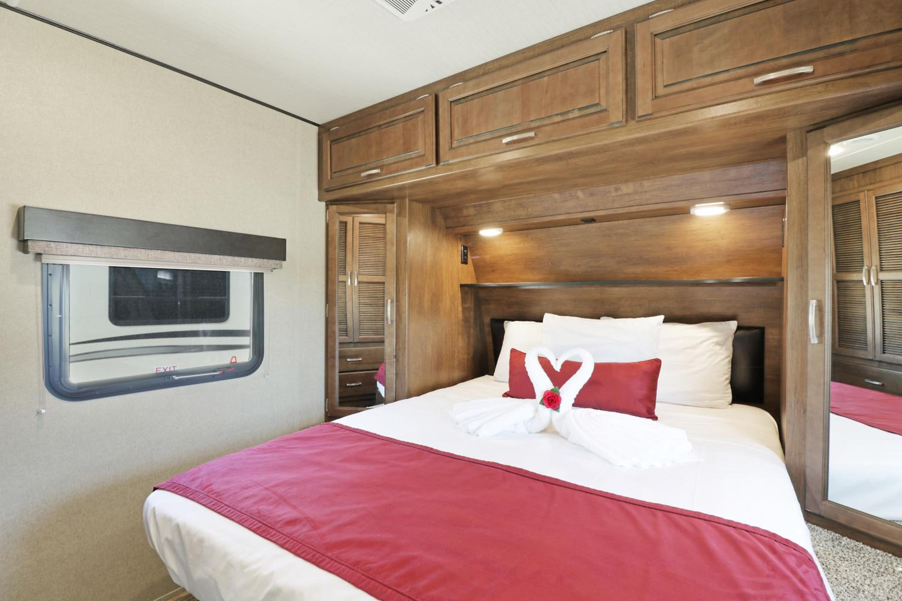 Vacation Camper 2 Bedroom (No Pets) photo 2