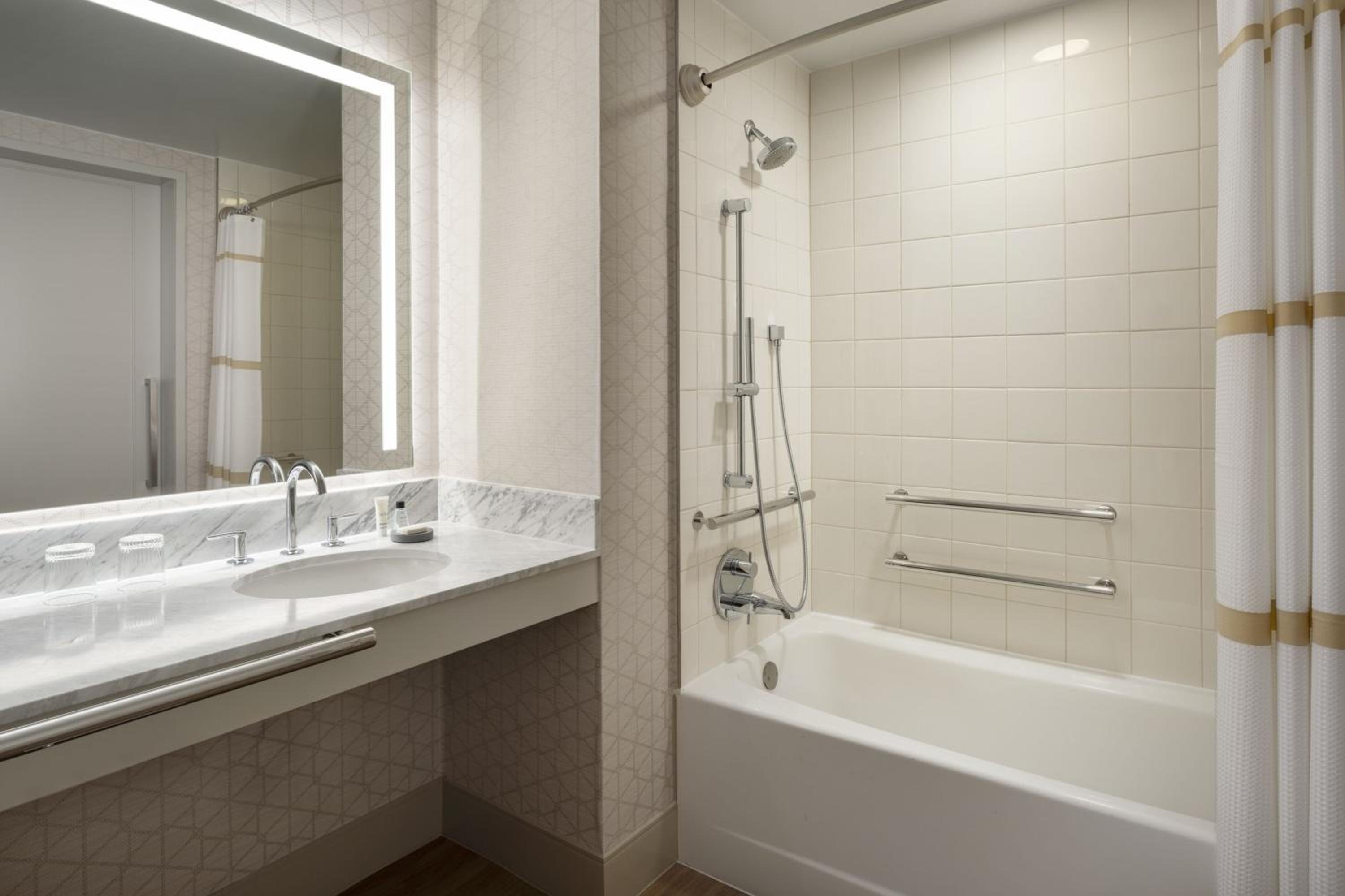 Guest room, 2 Double Beds - Photo 7