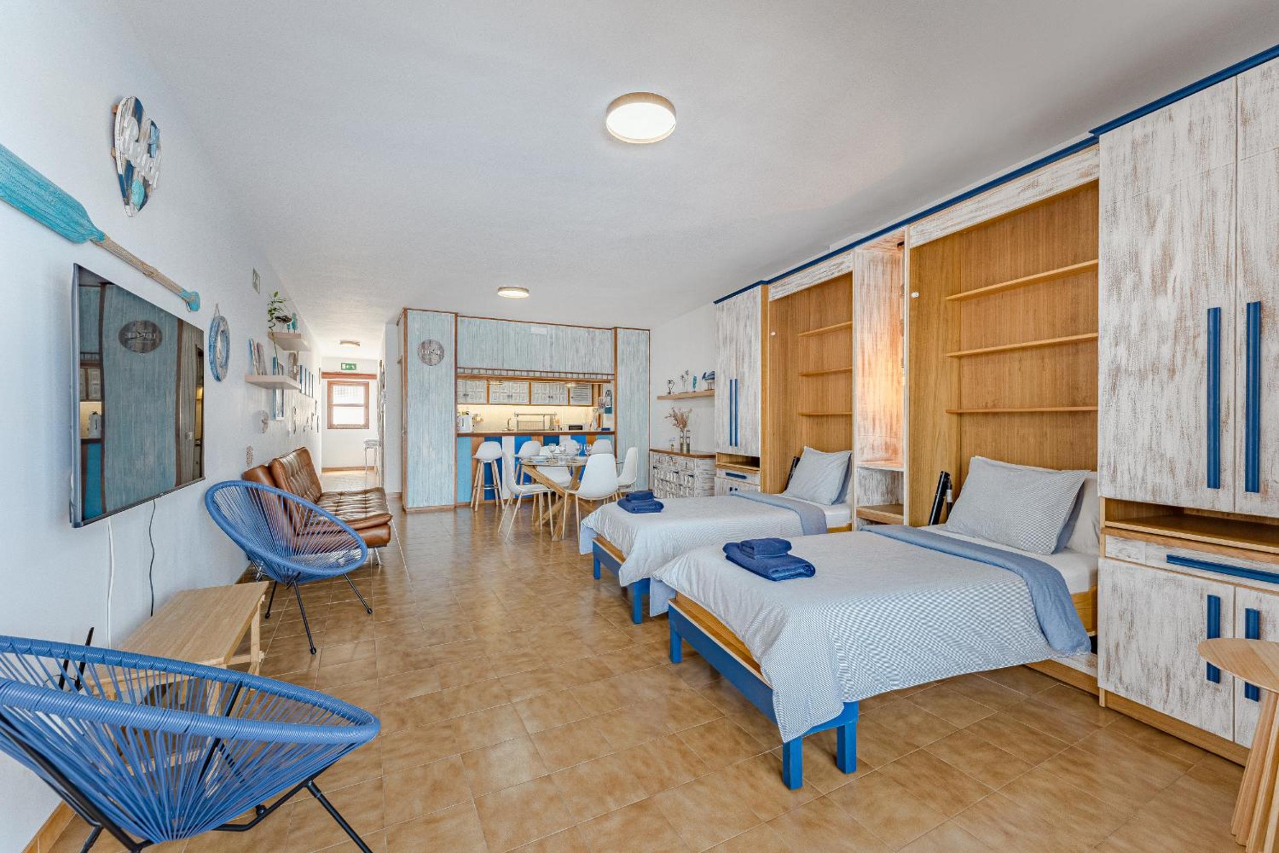 Apartment with Balcony photo 3