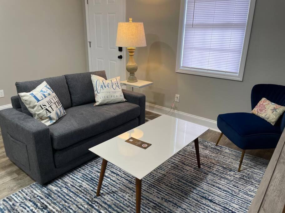 One-Bedroom Apartment photo 2