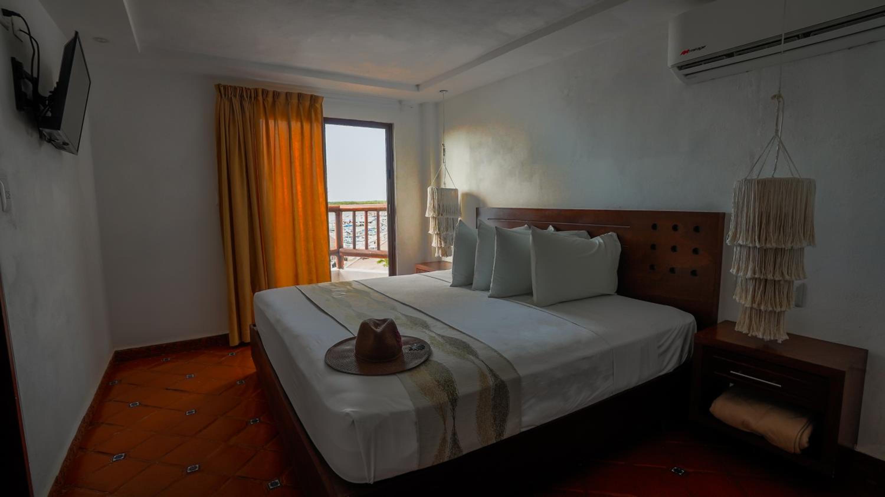 Deluxe Triple Room with Sea View photo 2