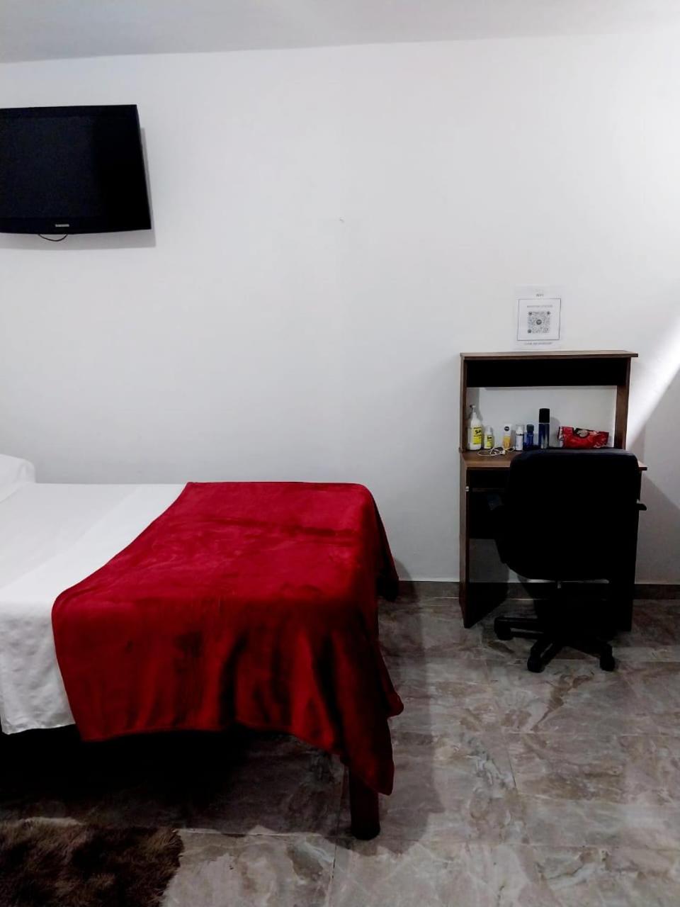 Single Room with Shared Bathroom photo 2
