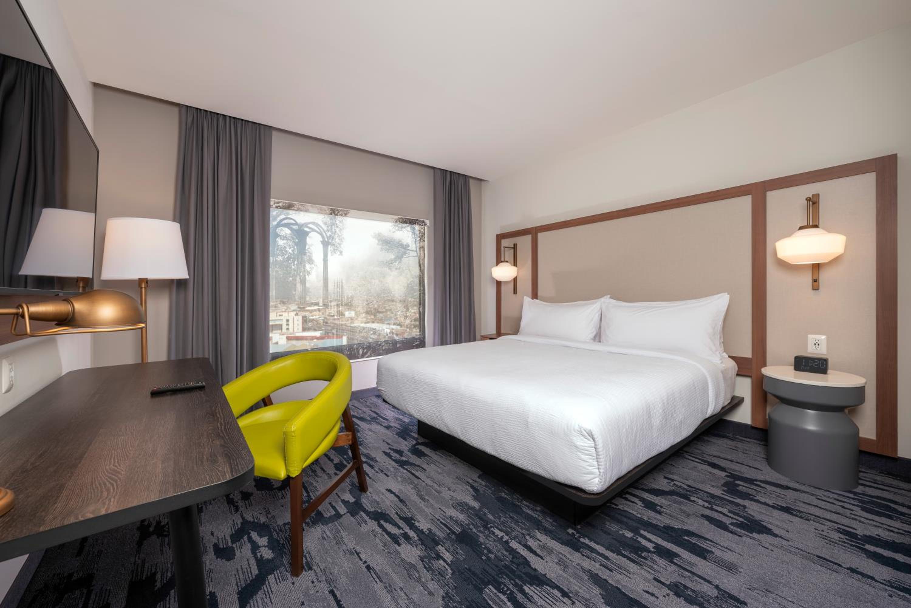 Guest Room, 1 King - Photo 1