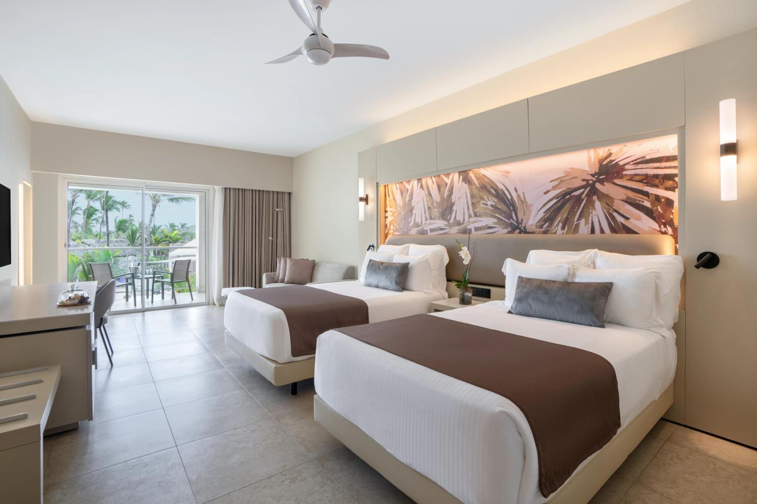 Xhale Club Junior Suite Pool View