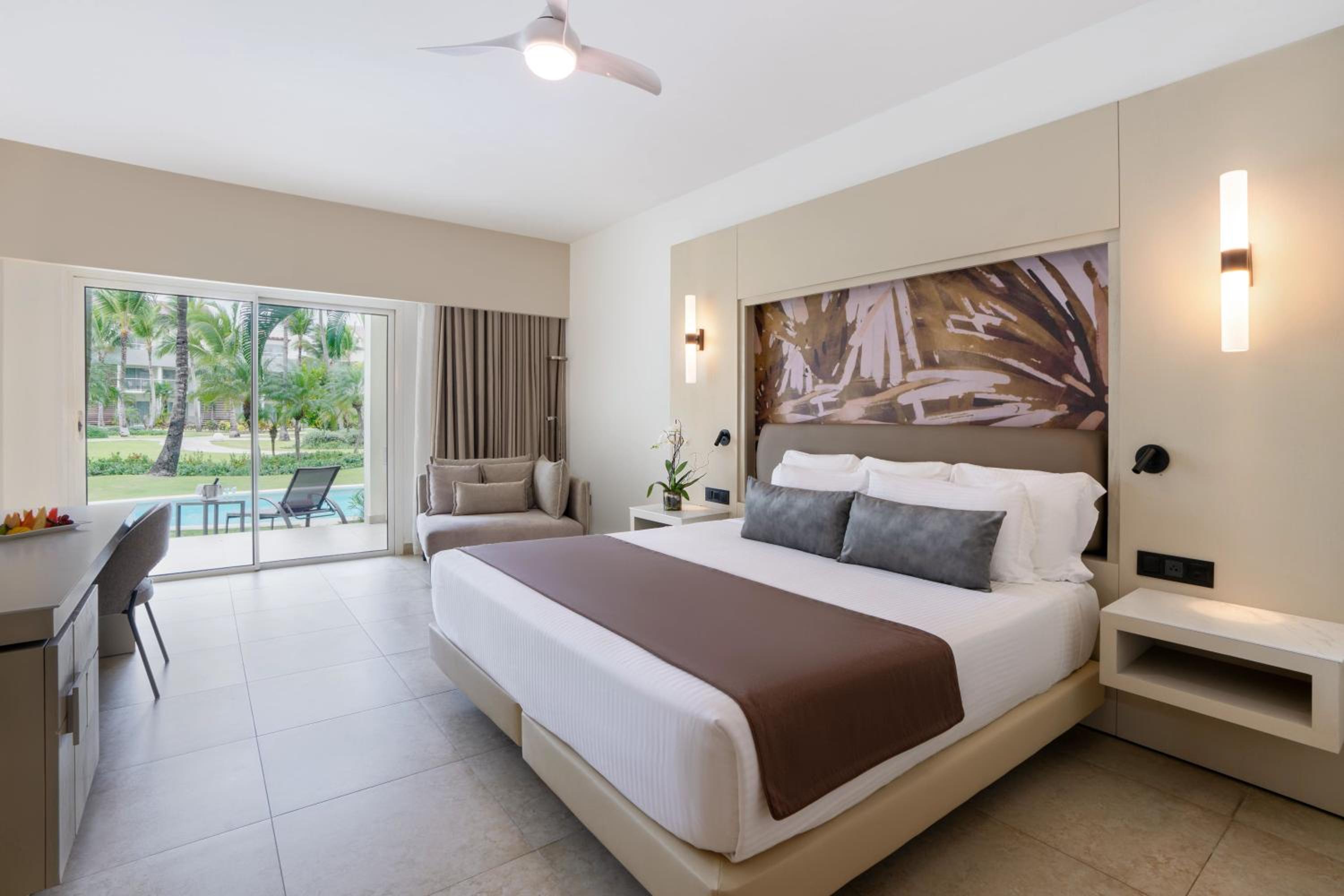 Xhale Club Junior Suite Swim Up King