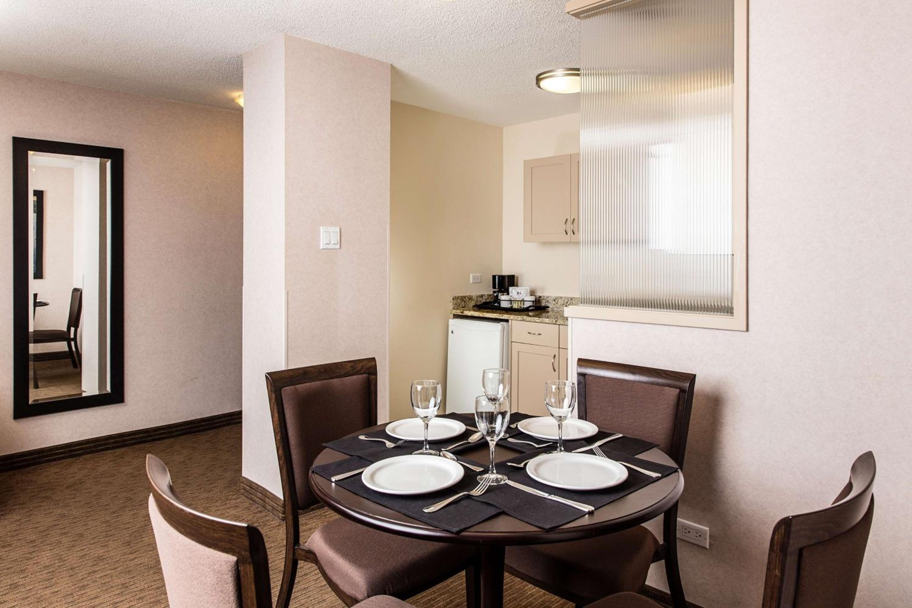 Premium Suite Kitchenette Queen photo 2