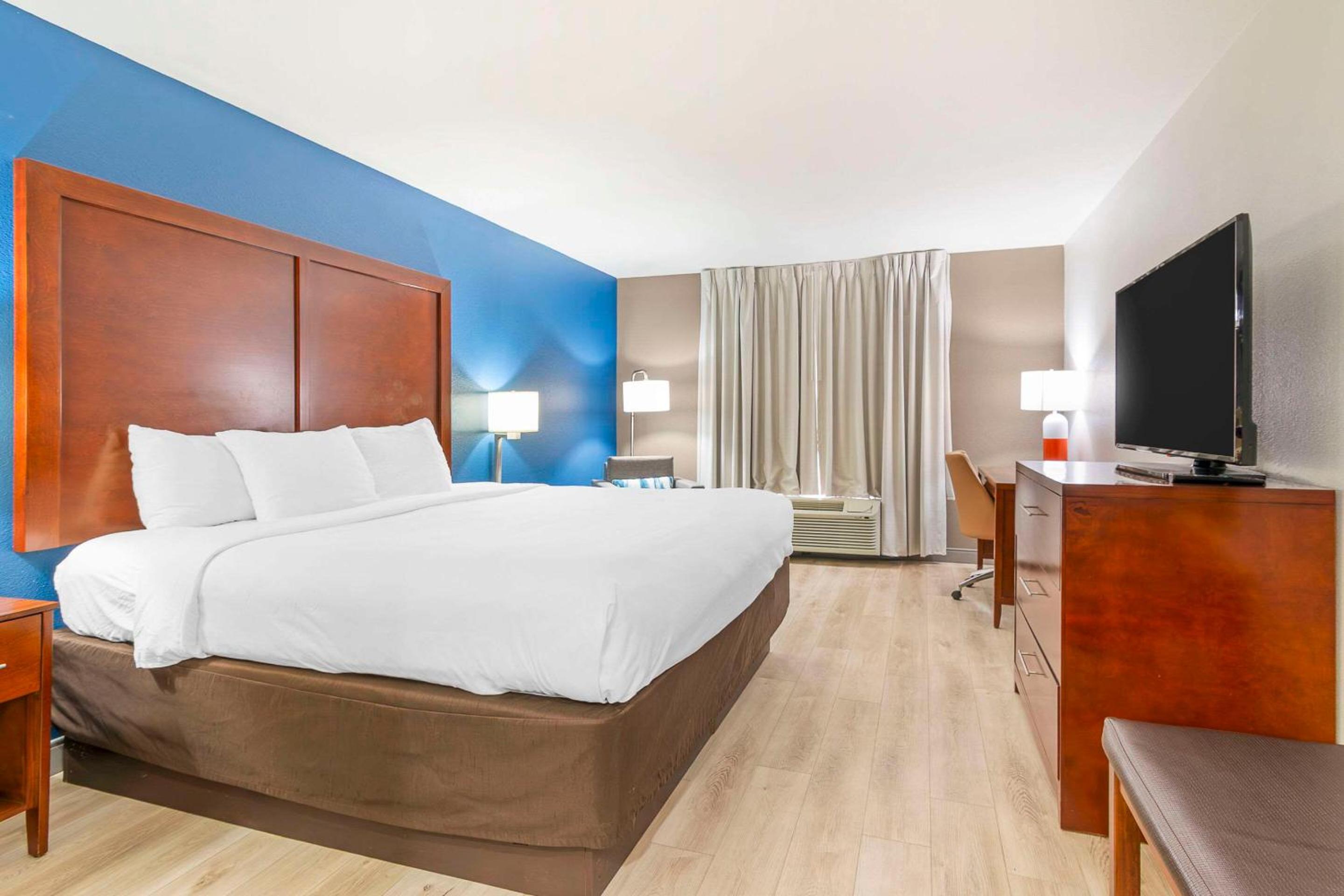 King Room - Non-Smoking - Photo 1