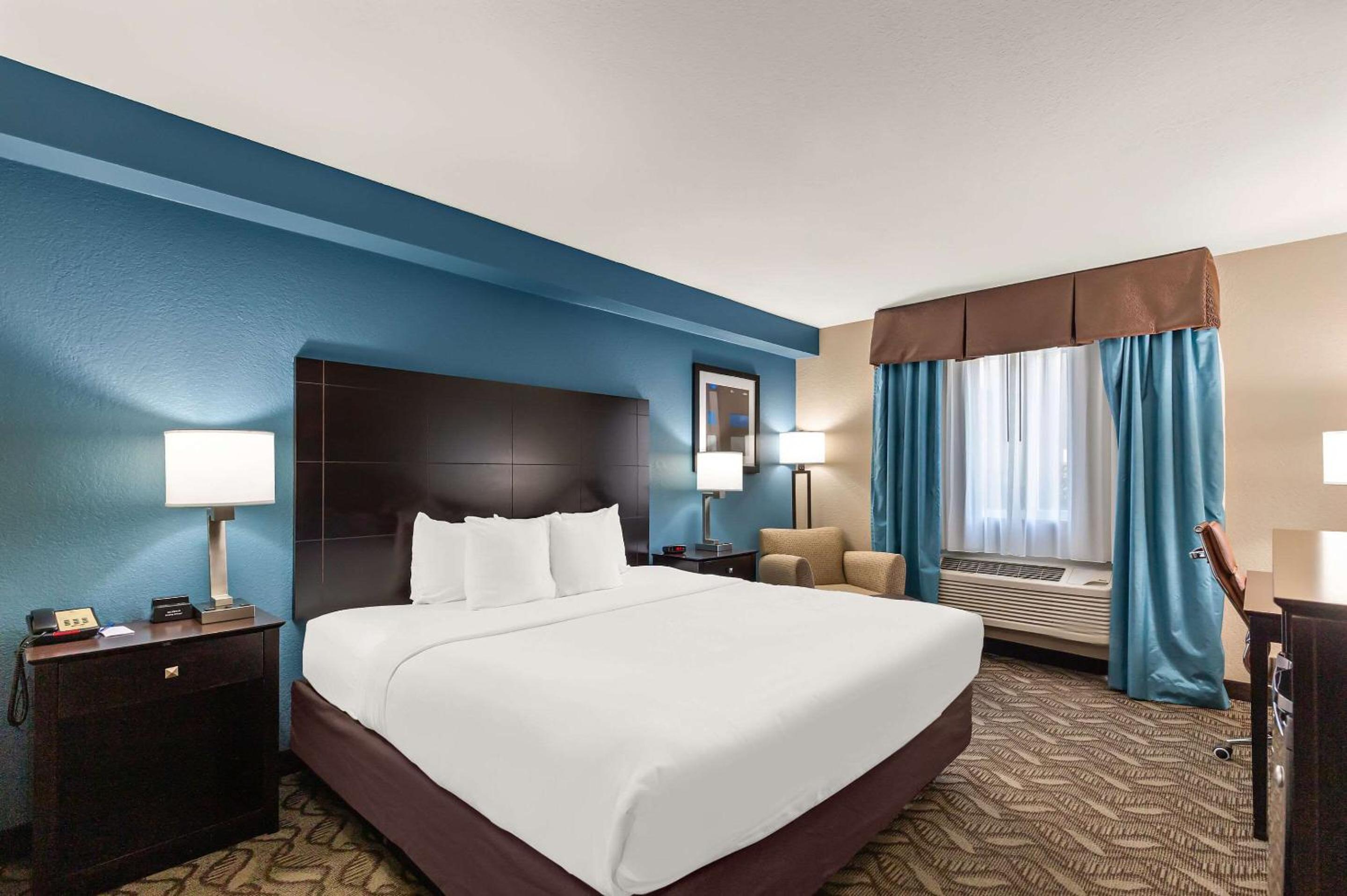 King Room - Non-Smoking - Photo 1