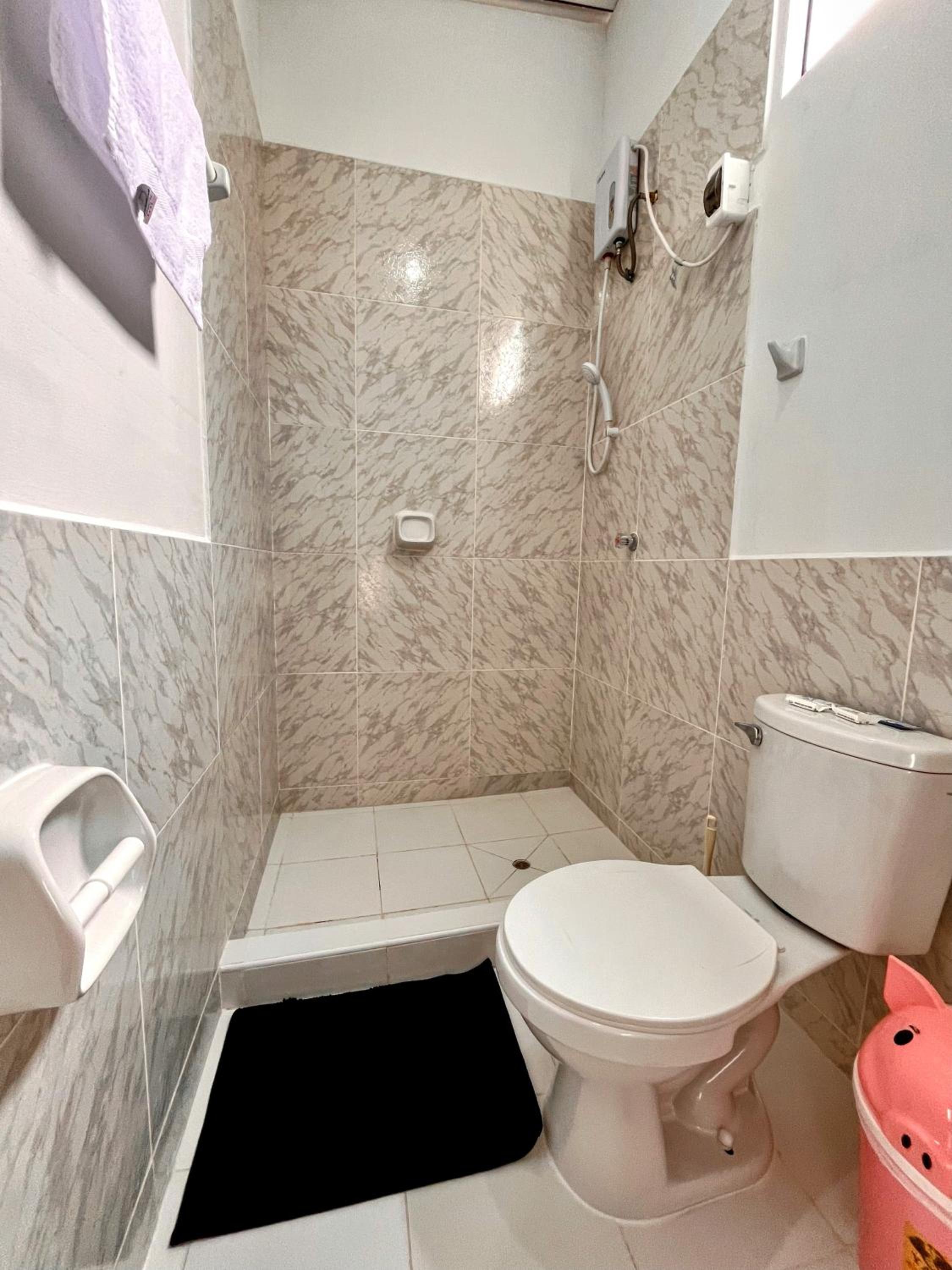 Single Room with Shared Bathroom photo 3