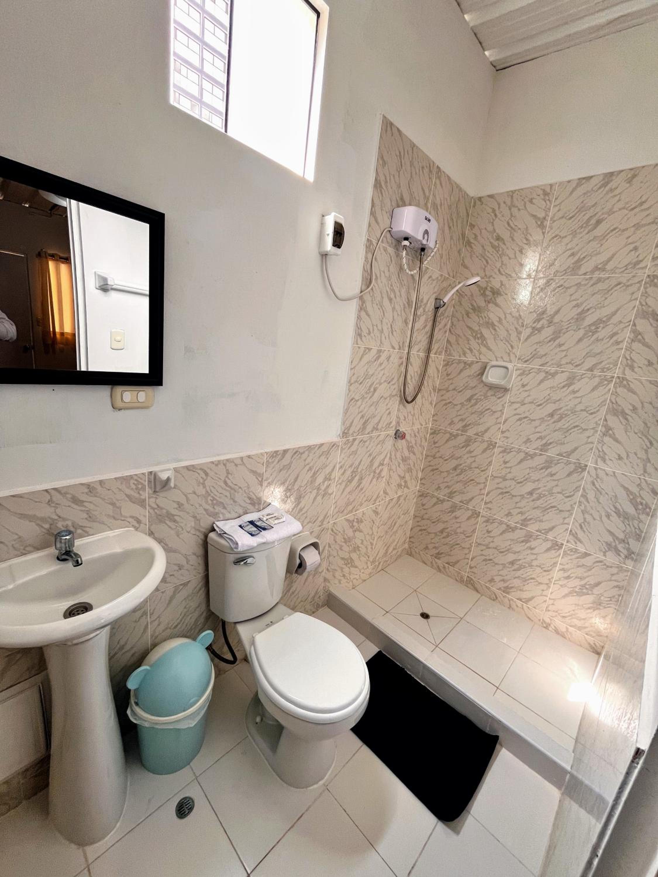 Single Room with Shared Bathroom photo 2
