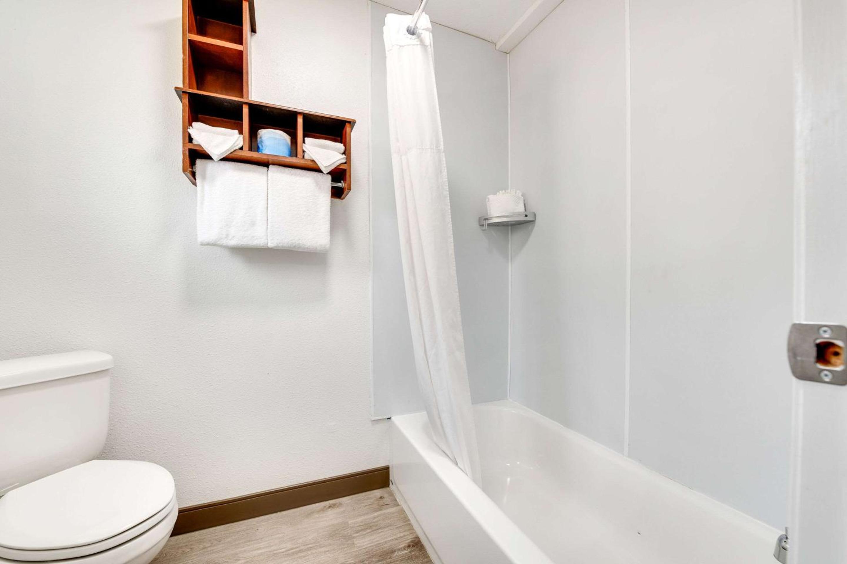 Suite with Three Double Beds - Non-Smoking