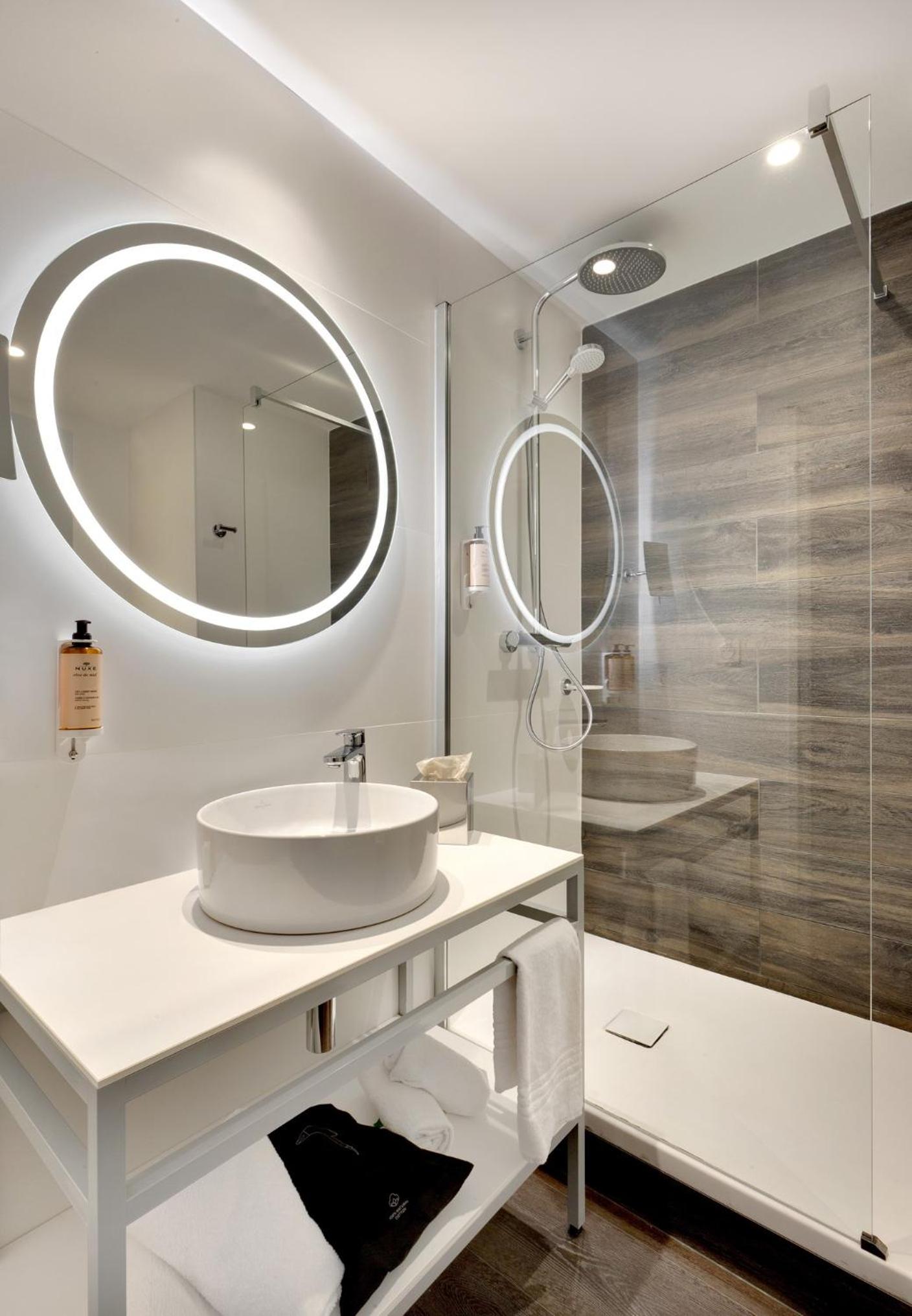 Classic Double Room - Photo 15