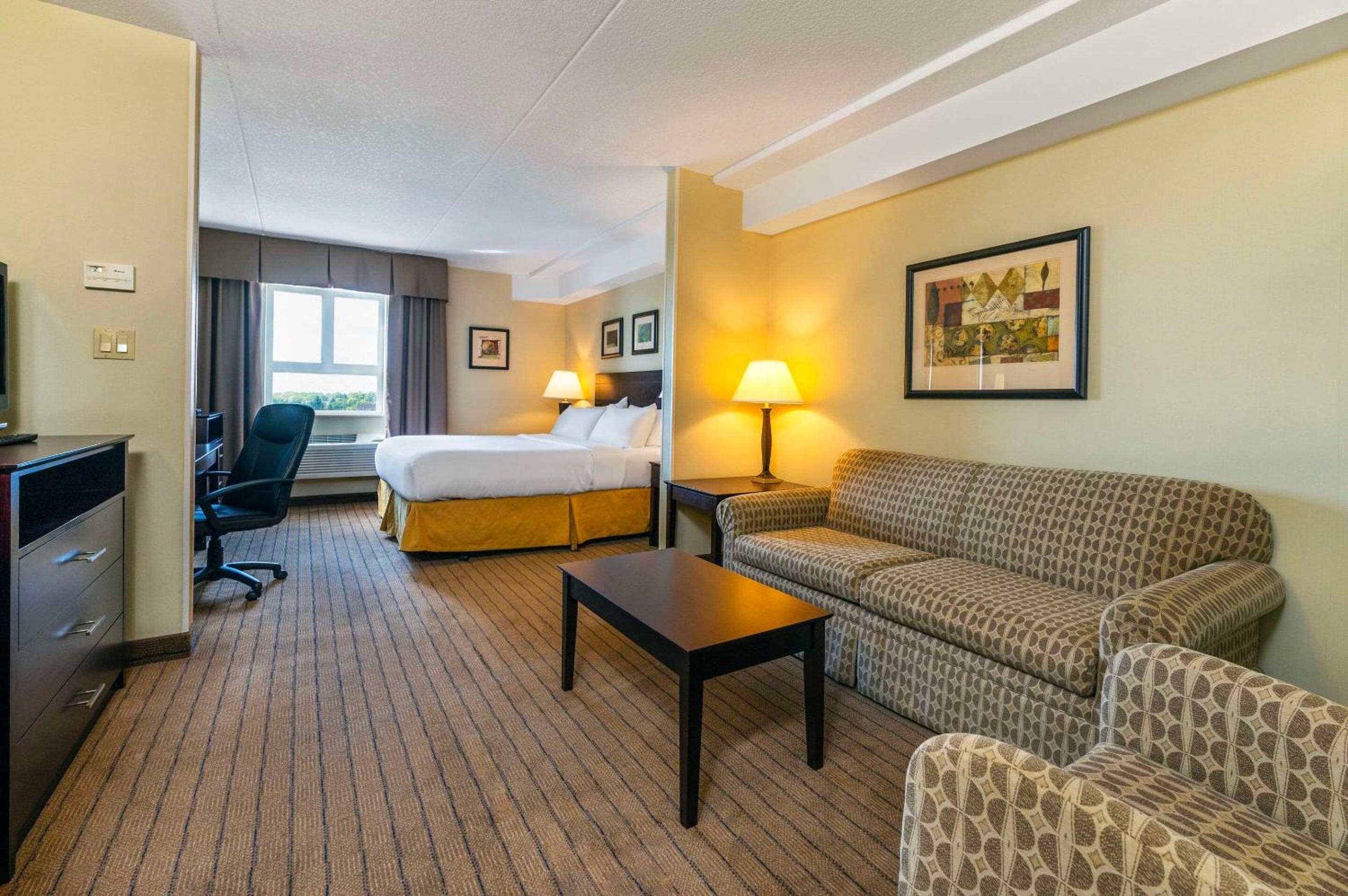 King Suite with Sofa Bed - Non Smoking photo 1