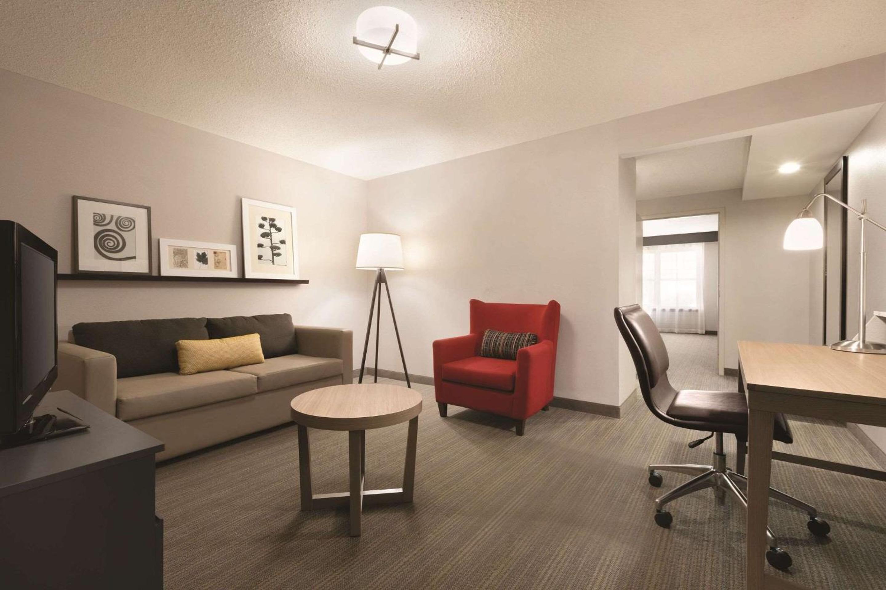One-Bedroom Suite with Two Queen Beds - Photo 6