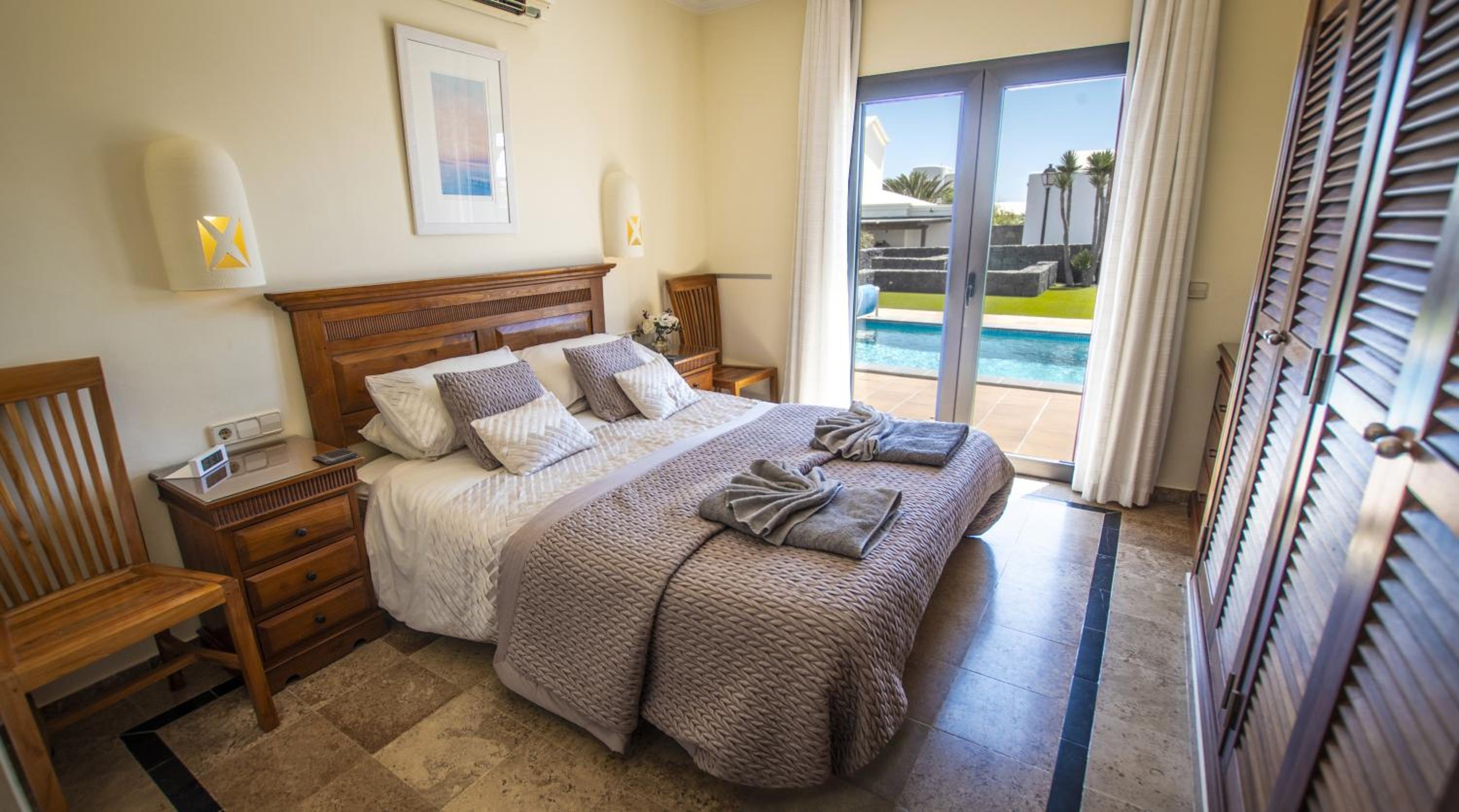 Villa de Dos Habitaciones con Piscina Privada