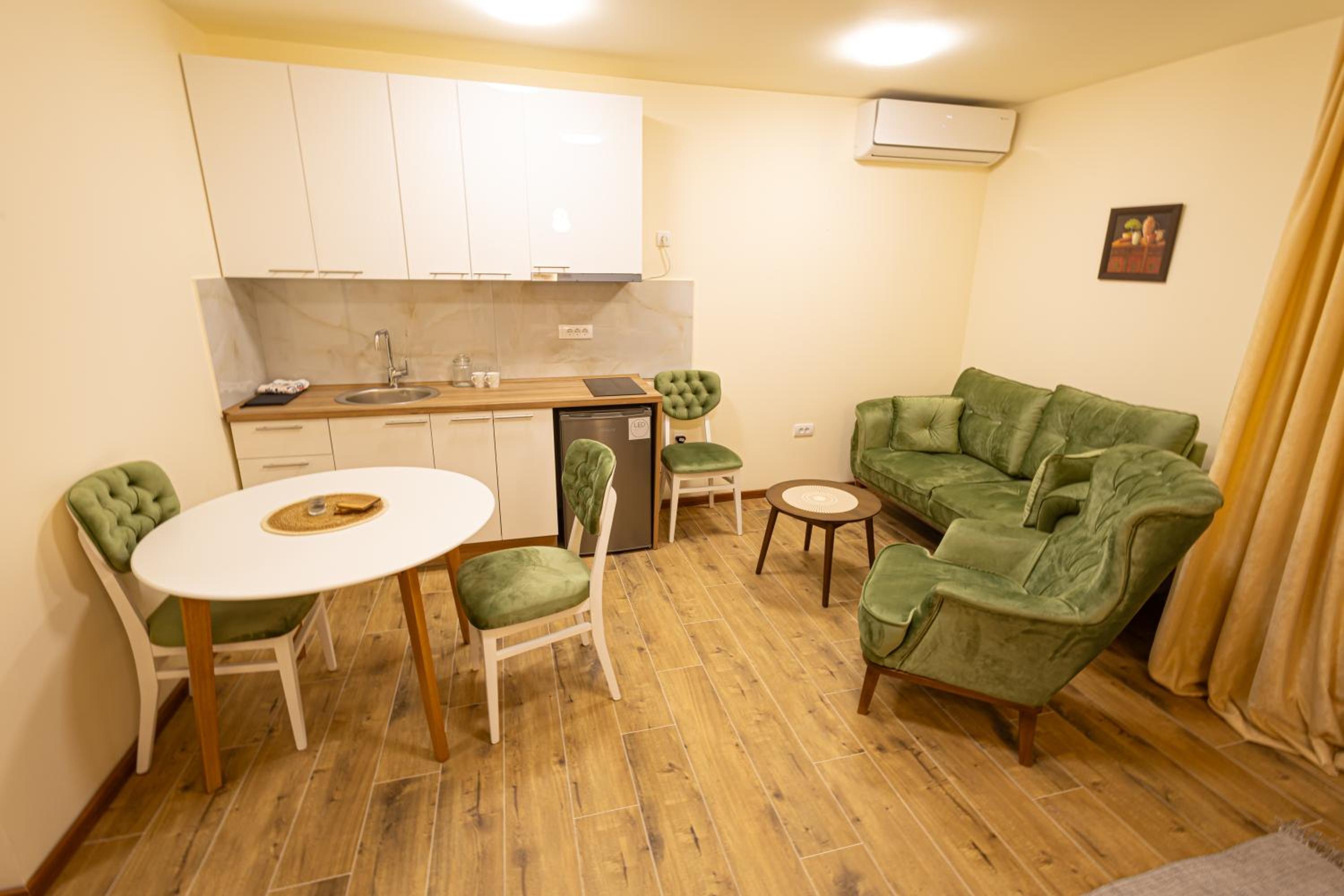 Studio Apartment photo 3