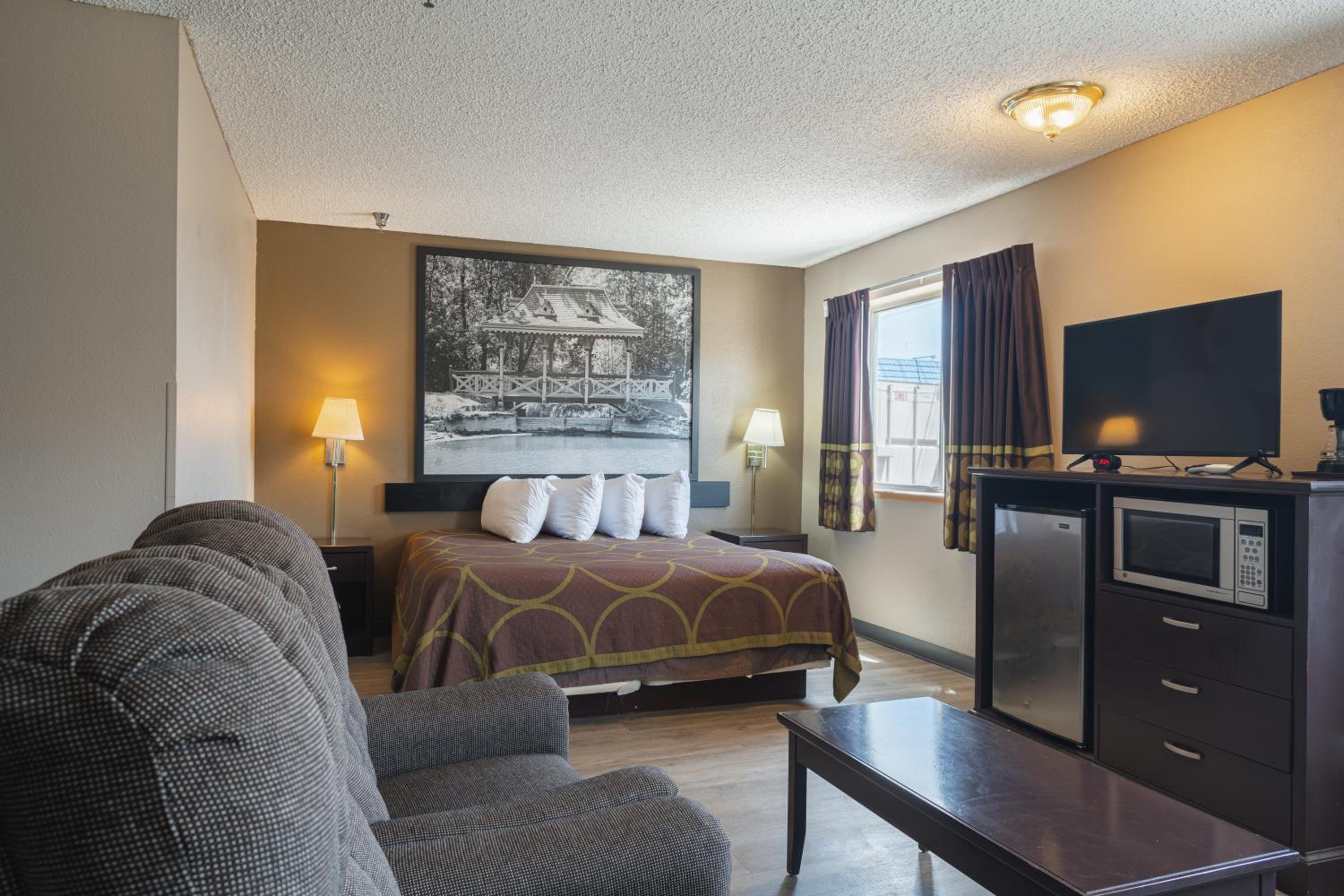King Studio Suite - Non-Smoking - Photo 3