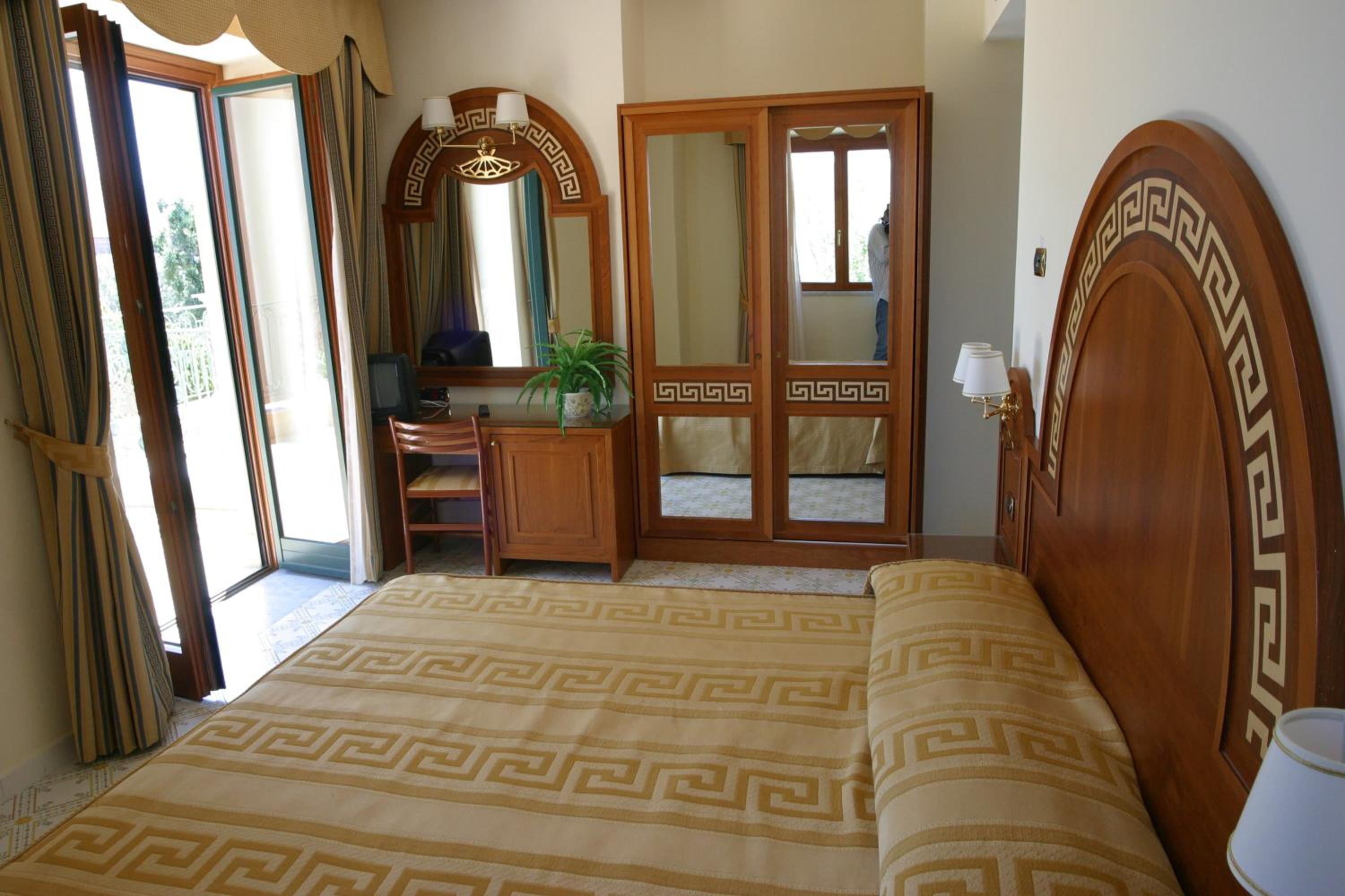 Double Room with Balcony and Sea View photo 3