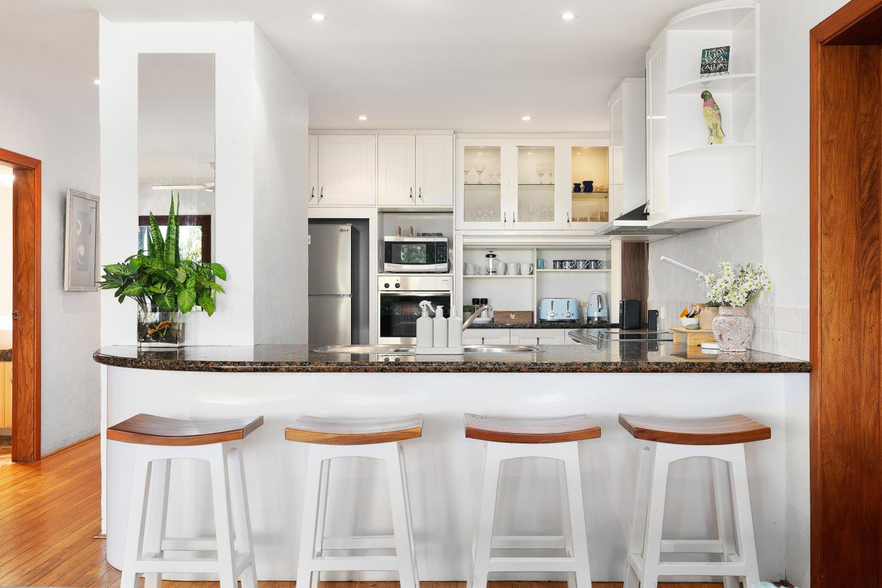 Two-Bedroom Apartment with Partial Ocean View photo 3