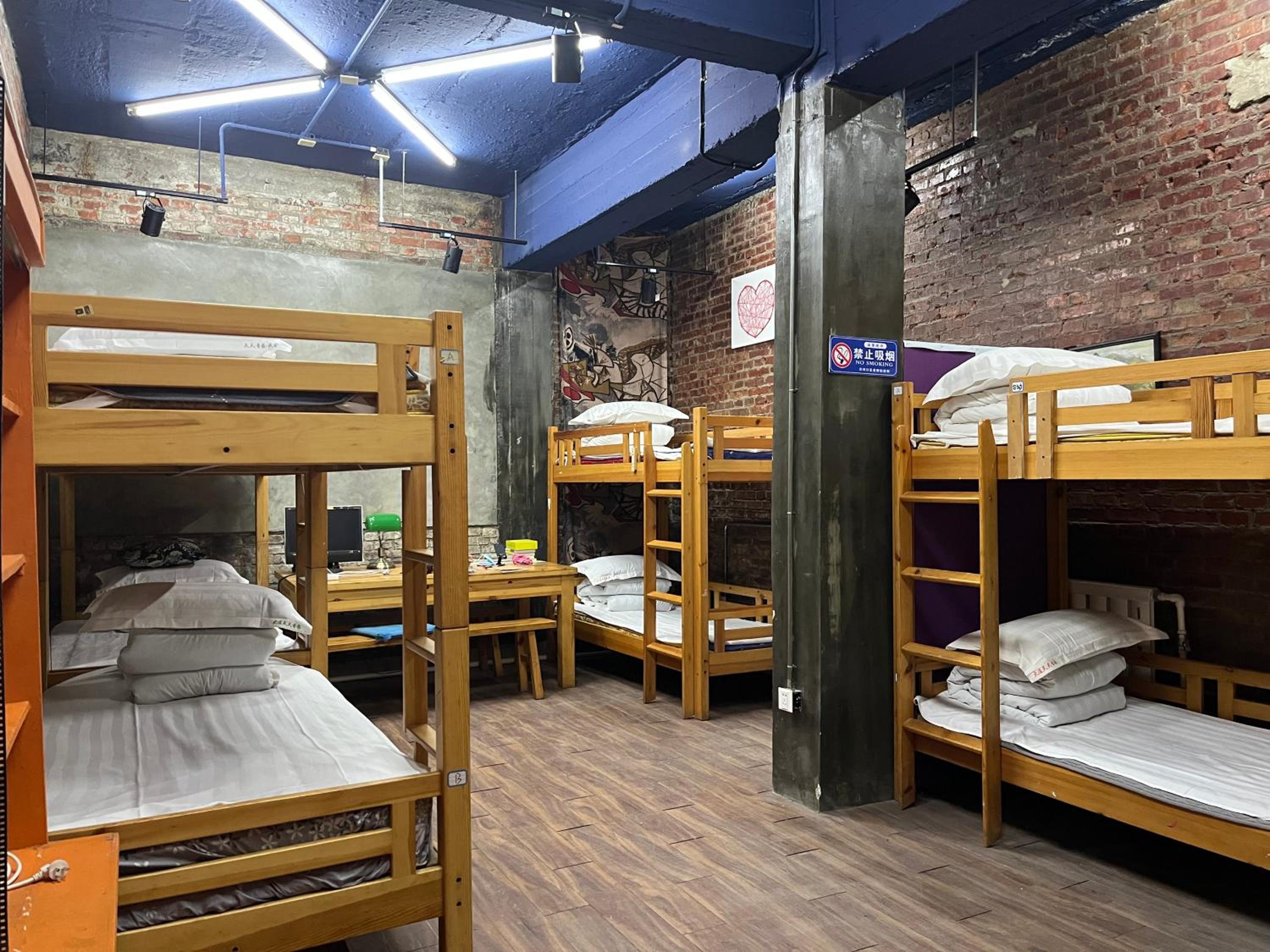 Bed in 10-Bed Mixed Dormitory Room photo 2