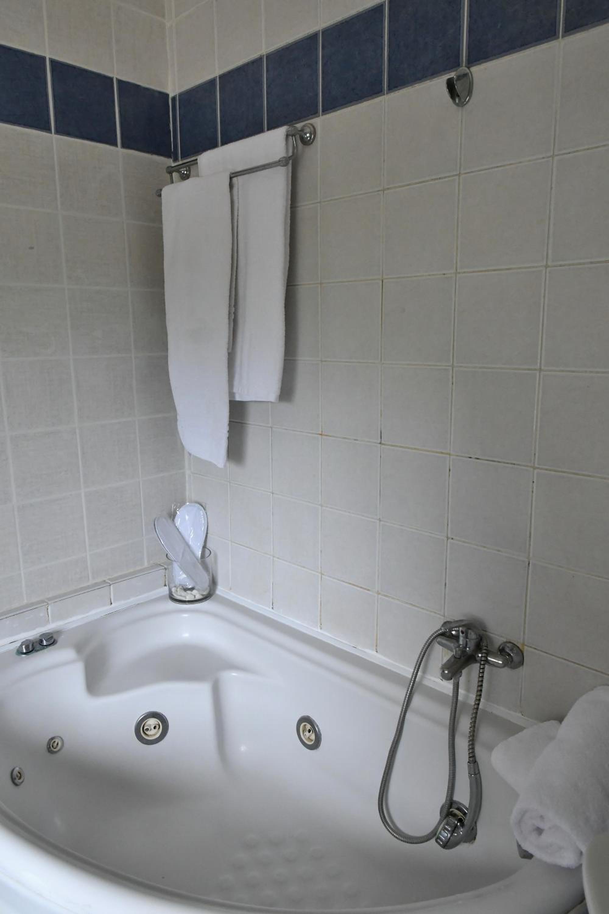 Triple Room - Photo 13