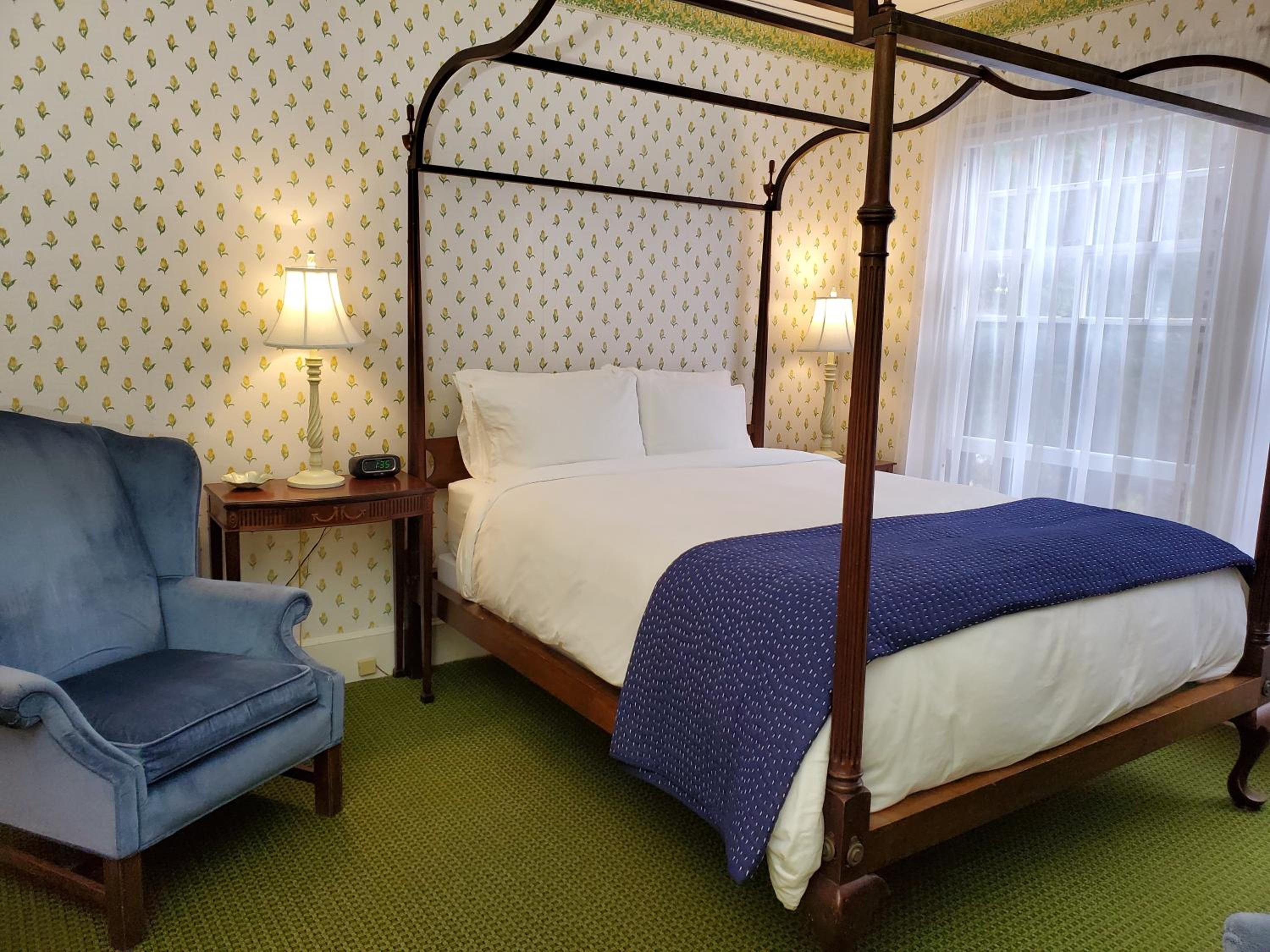 Deluxe Queen Room